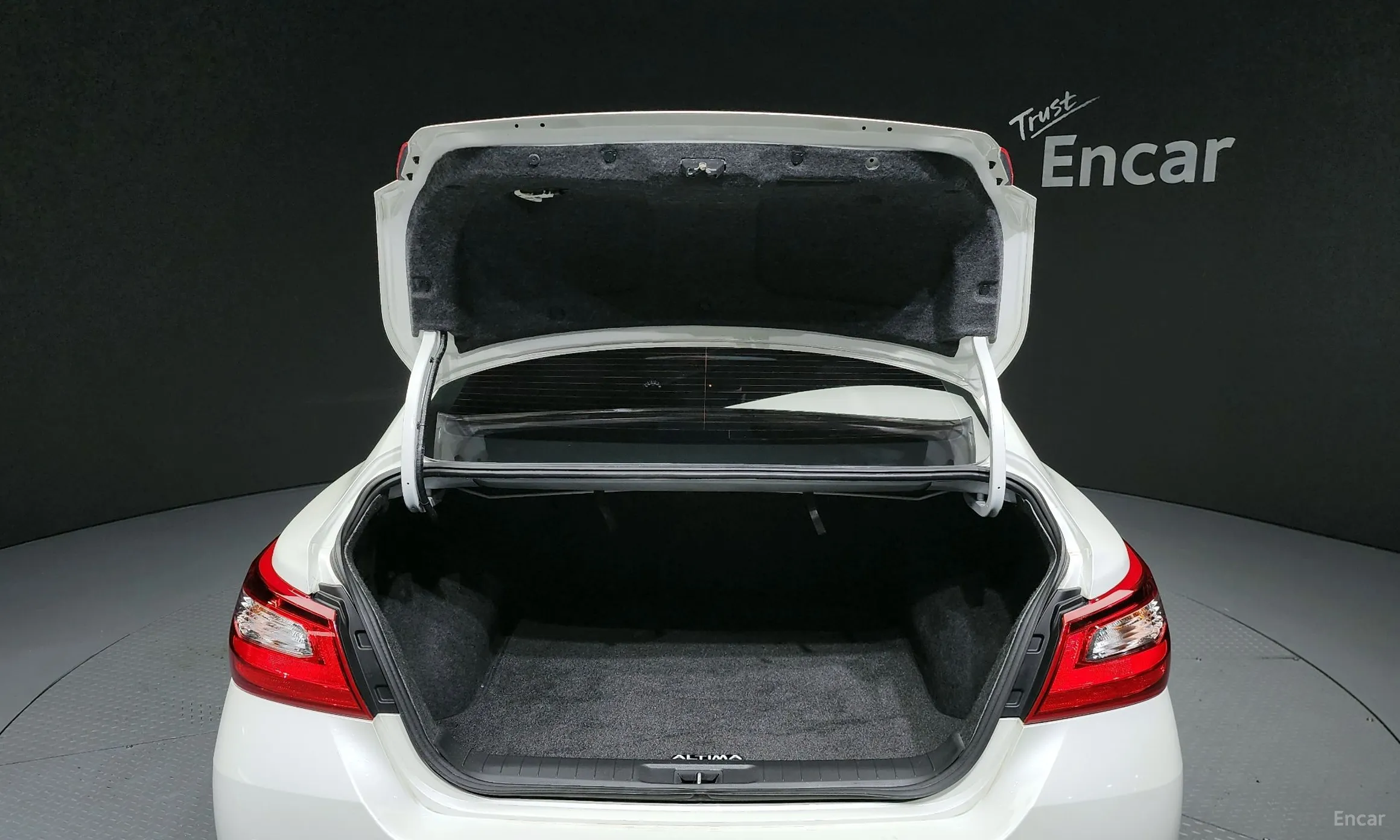 Nissan Altima превью 20