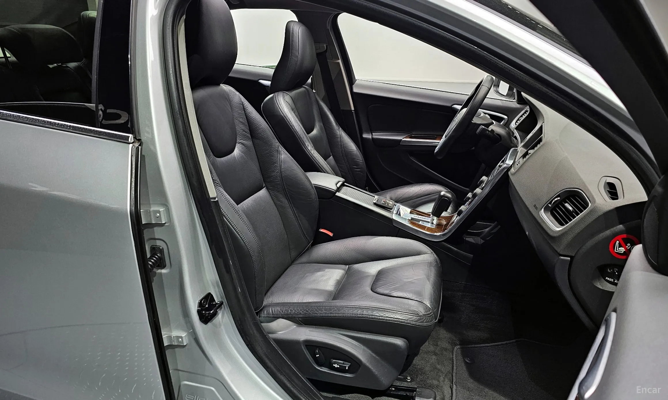 Volvo S60 превью 10