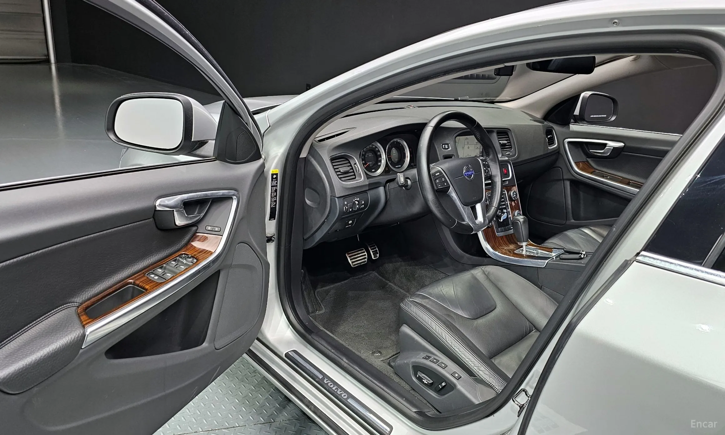 Volvo S60 превью 11