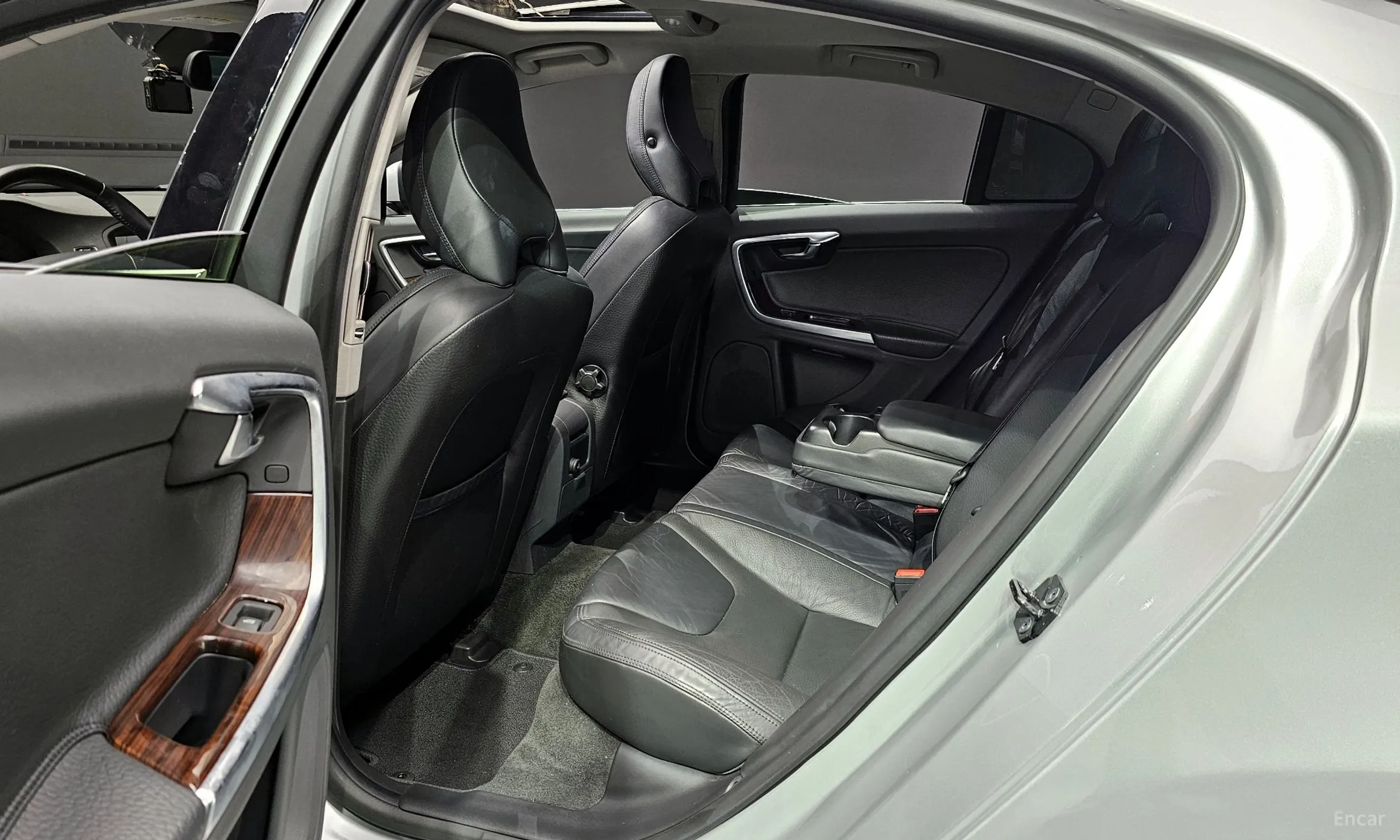 Volvo S60 превью 12