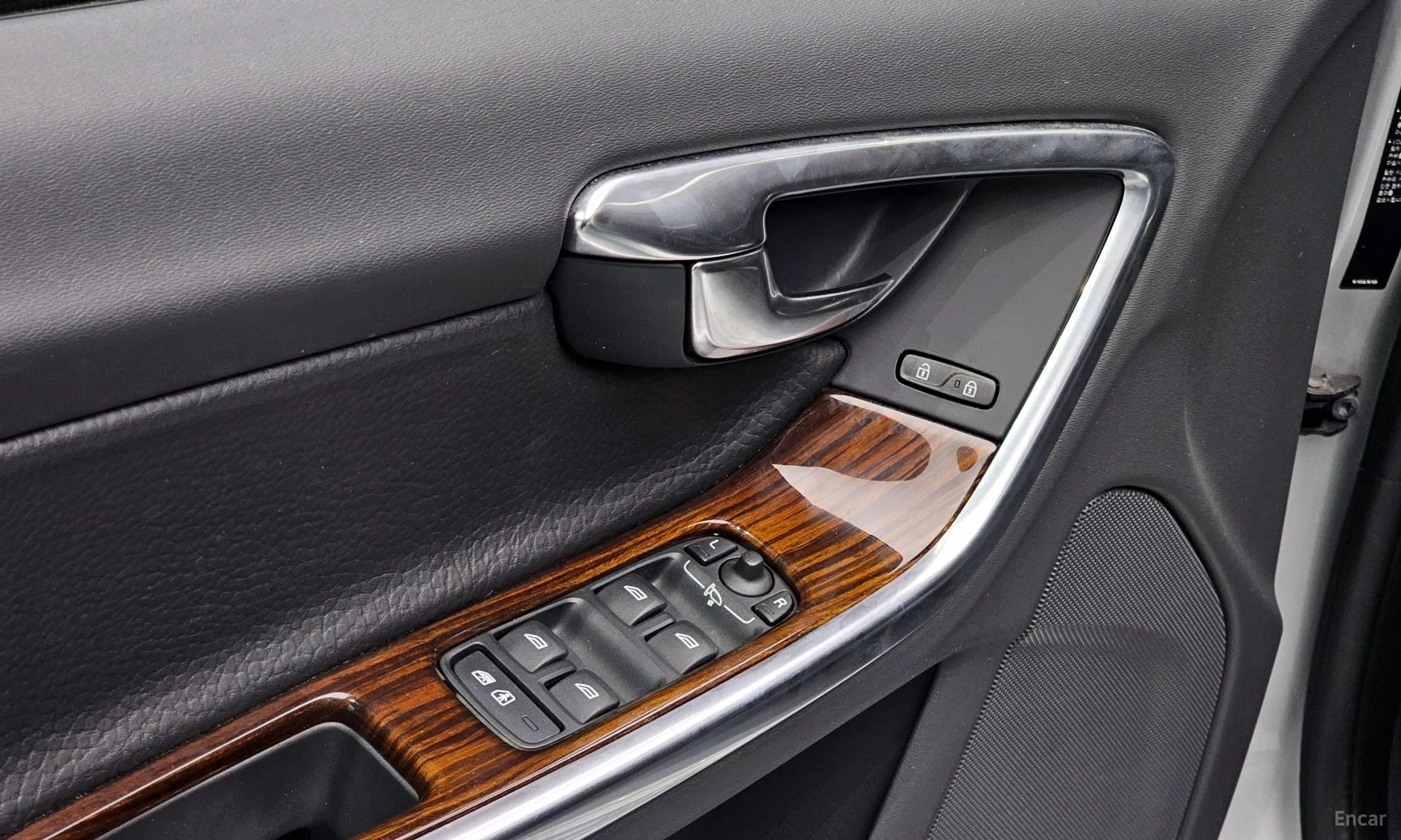 Volvo S60 превью 18
