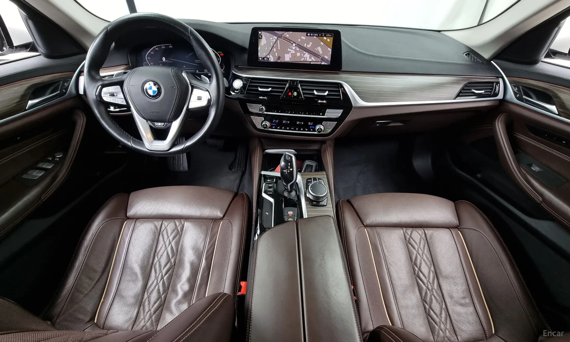 BMW 5 Series (G30) превью 4