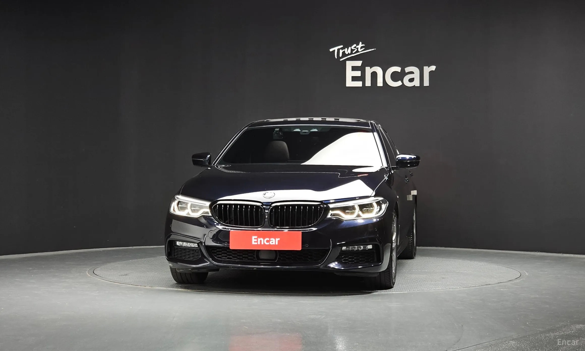 BMW 5 Series (G30) превью 2