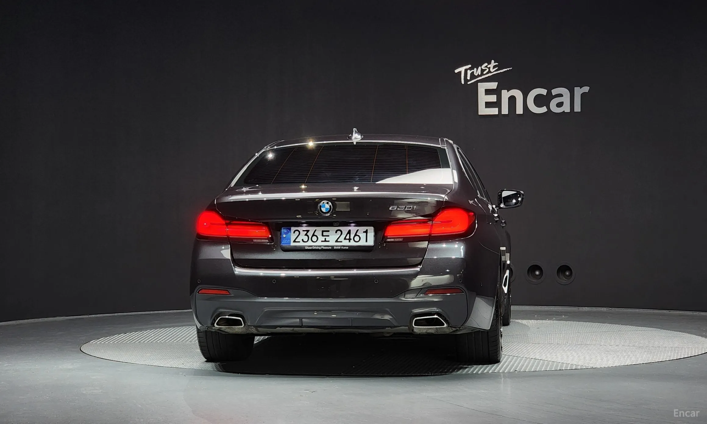 BMW 5 Series (G30) превью 3