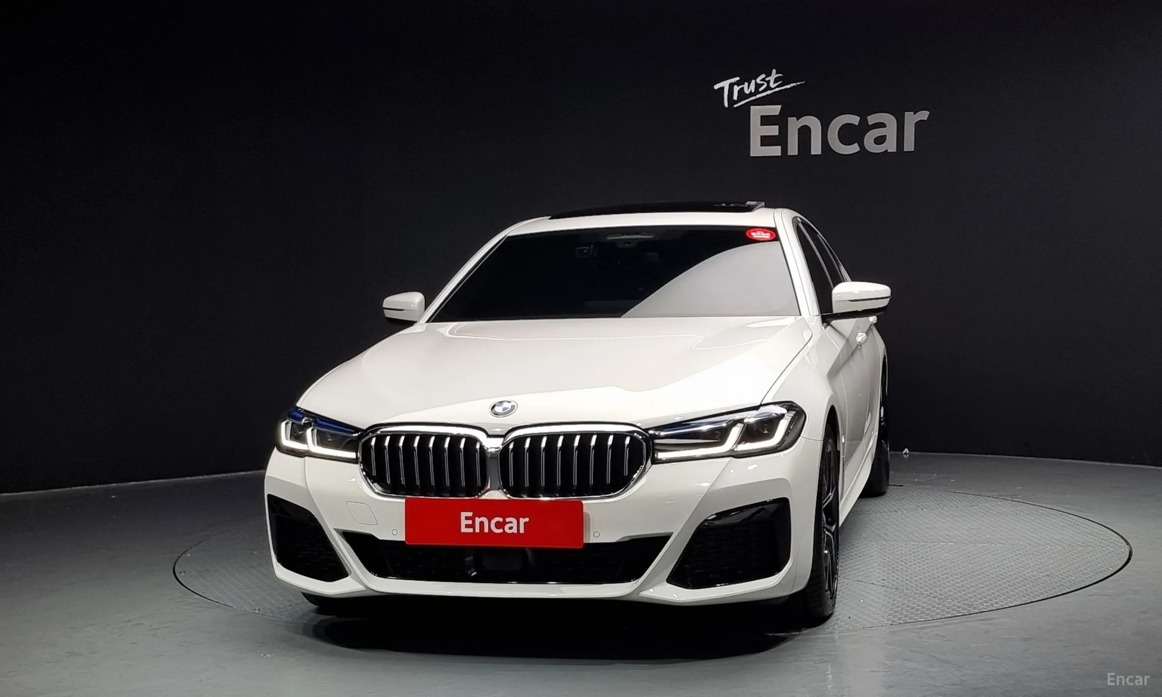 BMW 5 Series (G30) превью 2