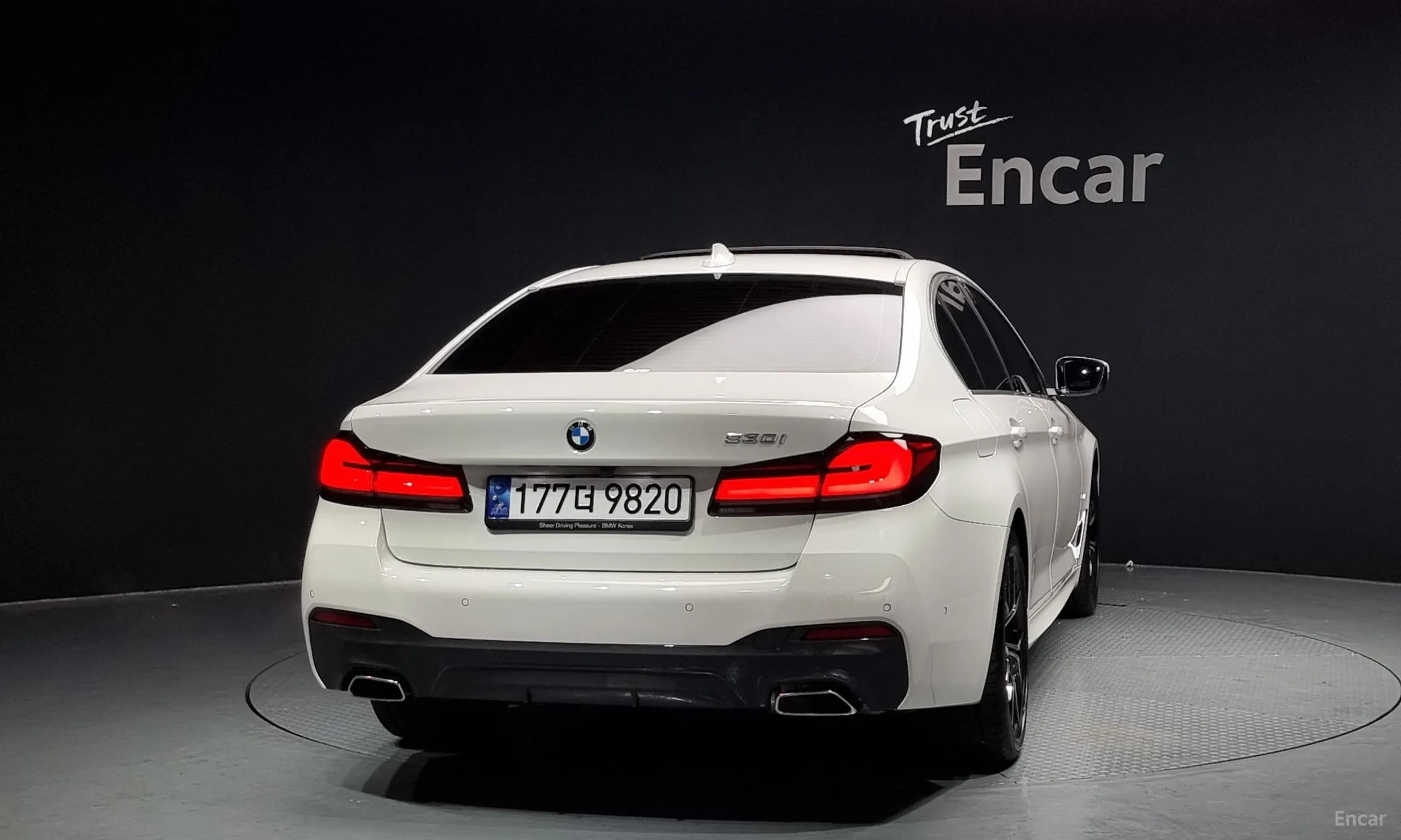 BMW 5 Series (G30) превью 3