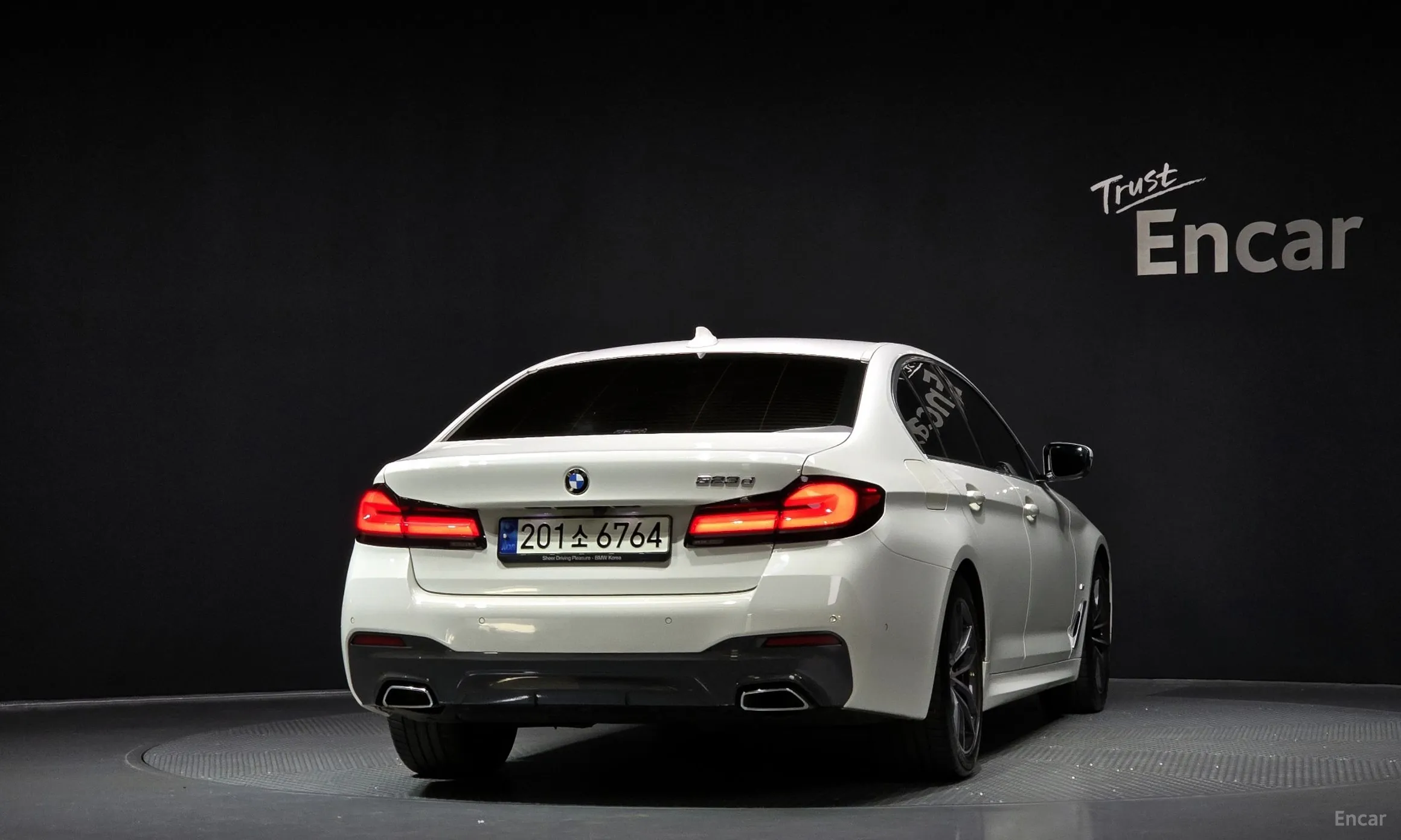 BMW 5 Series (G30) превью 3