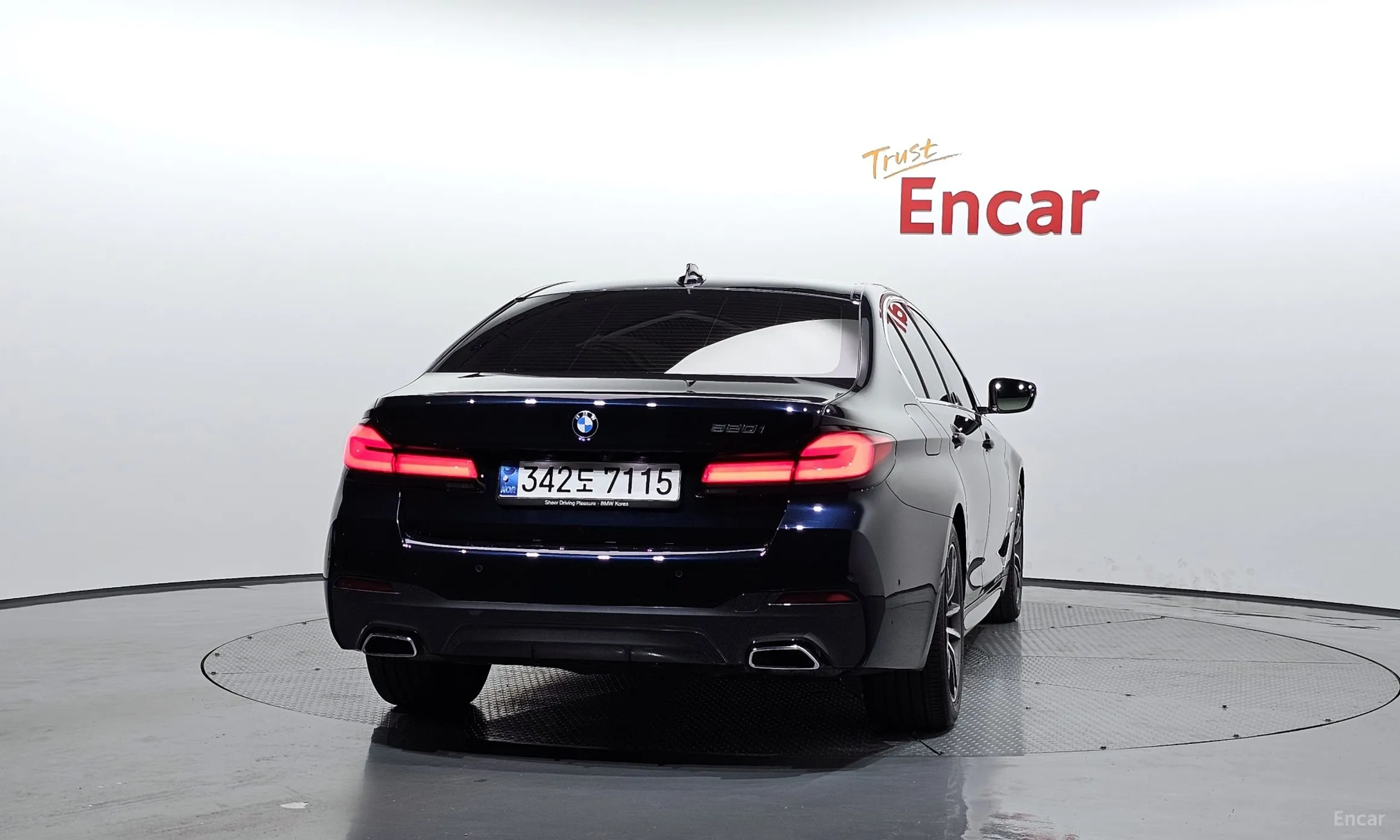 BMW 5 Series (G30) превью 3