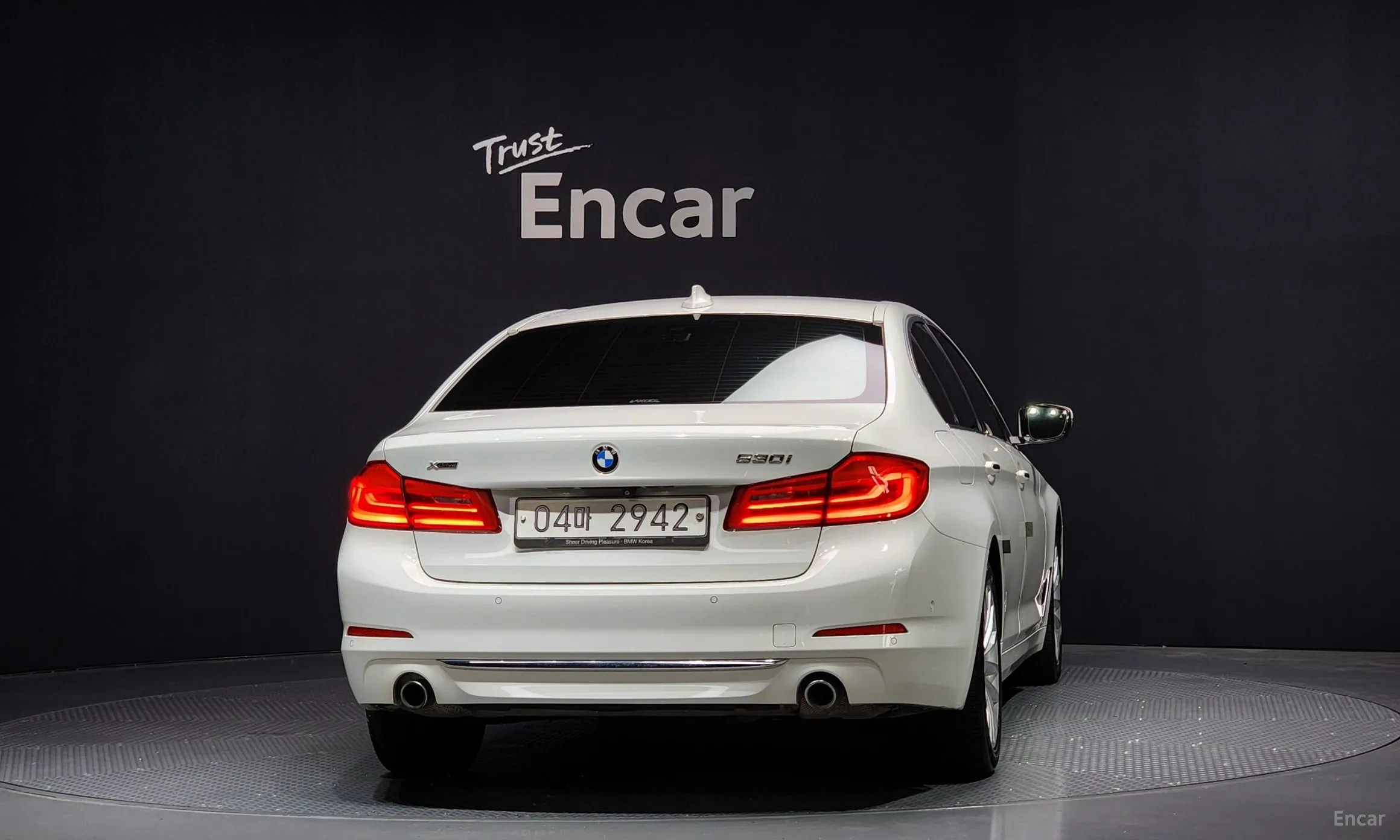 BMW 5 Series (G30) превью 3