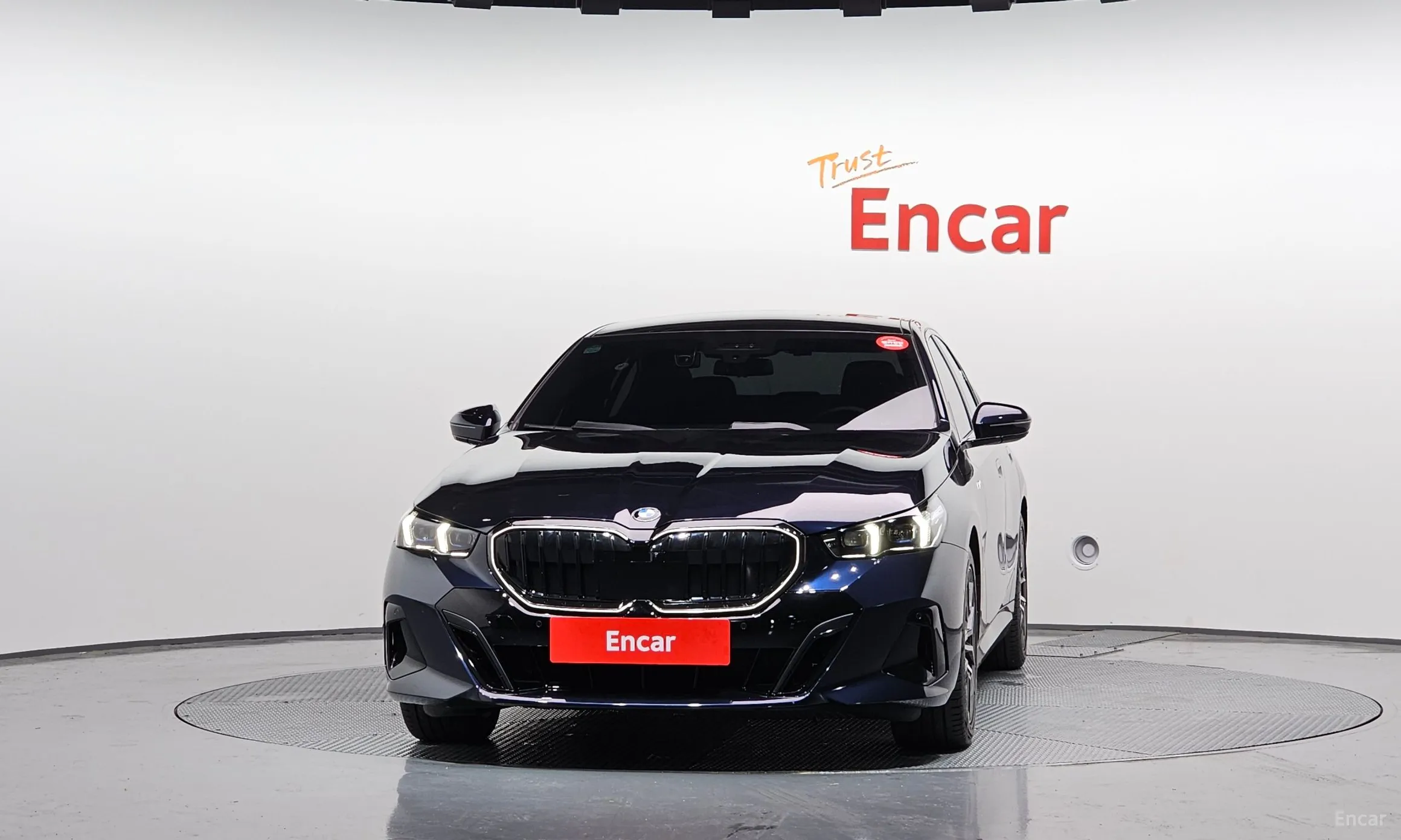BMW 5 Series (G60) превью 2