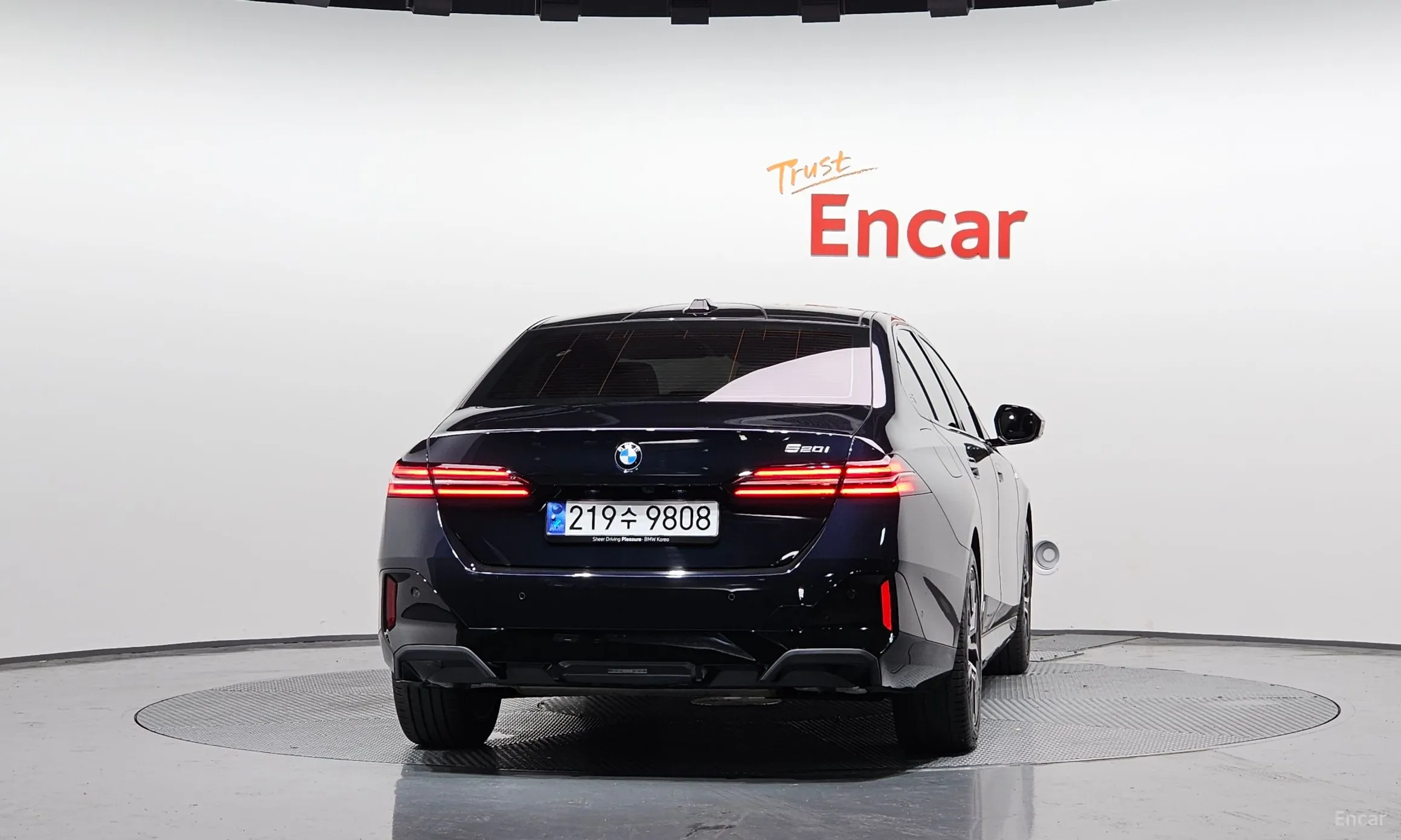 BMW 5 Series (G60) превью 3