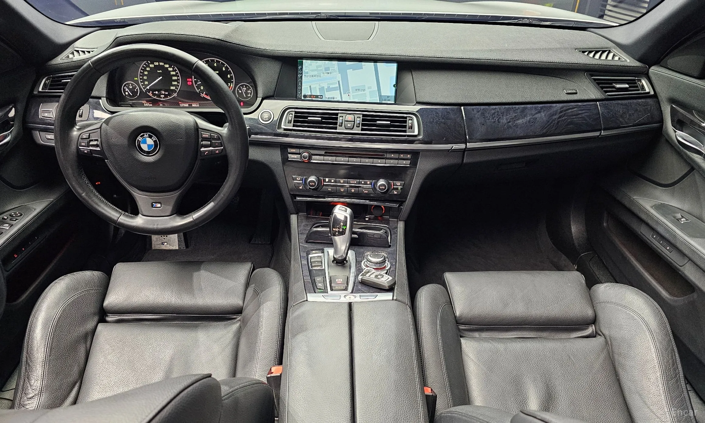 BMW 7 Series (F01) превью 4