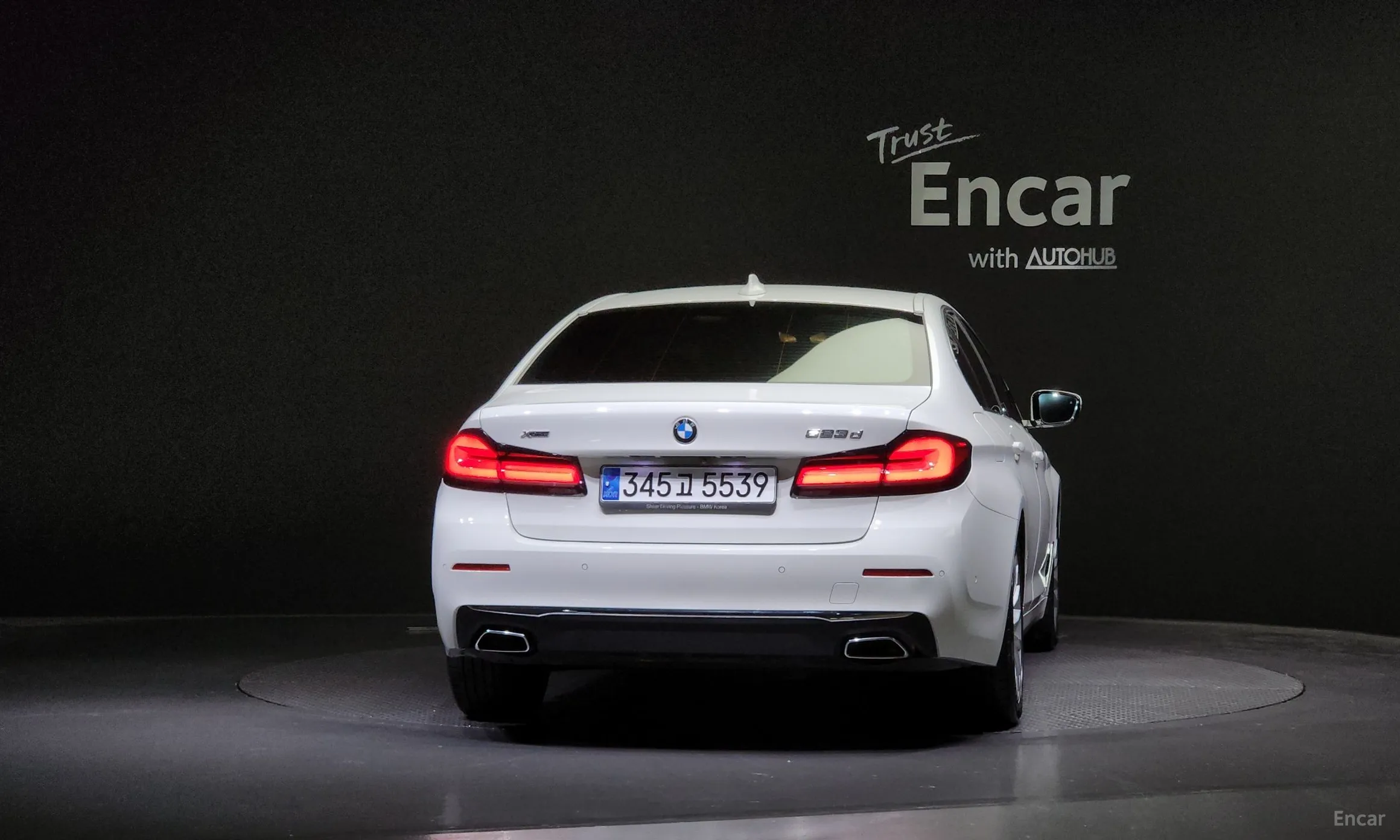 BMW 5 Series (G30) превью 3