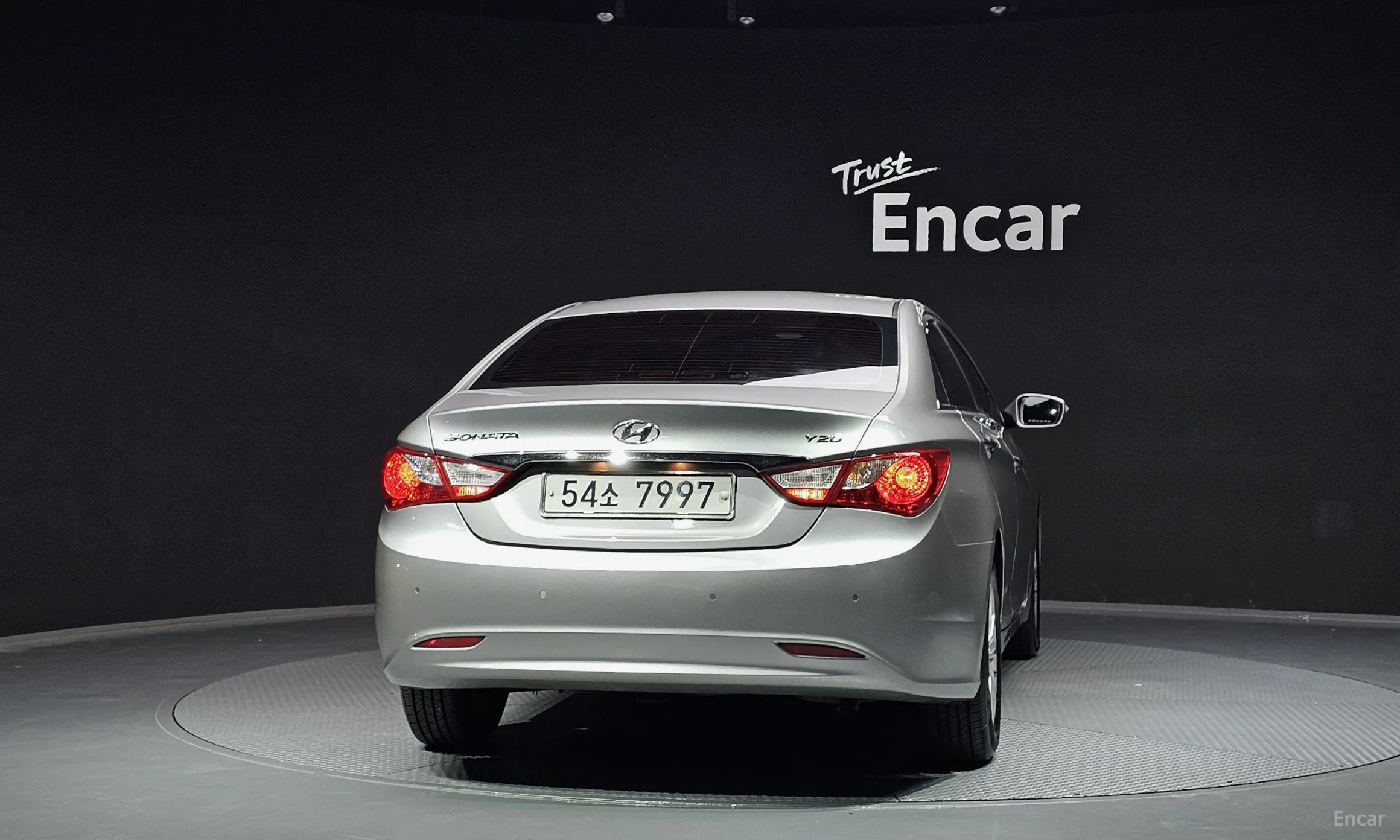 Hyundai YF Sonata превью 3