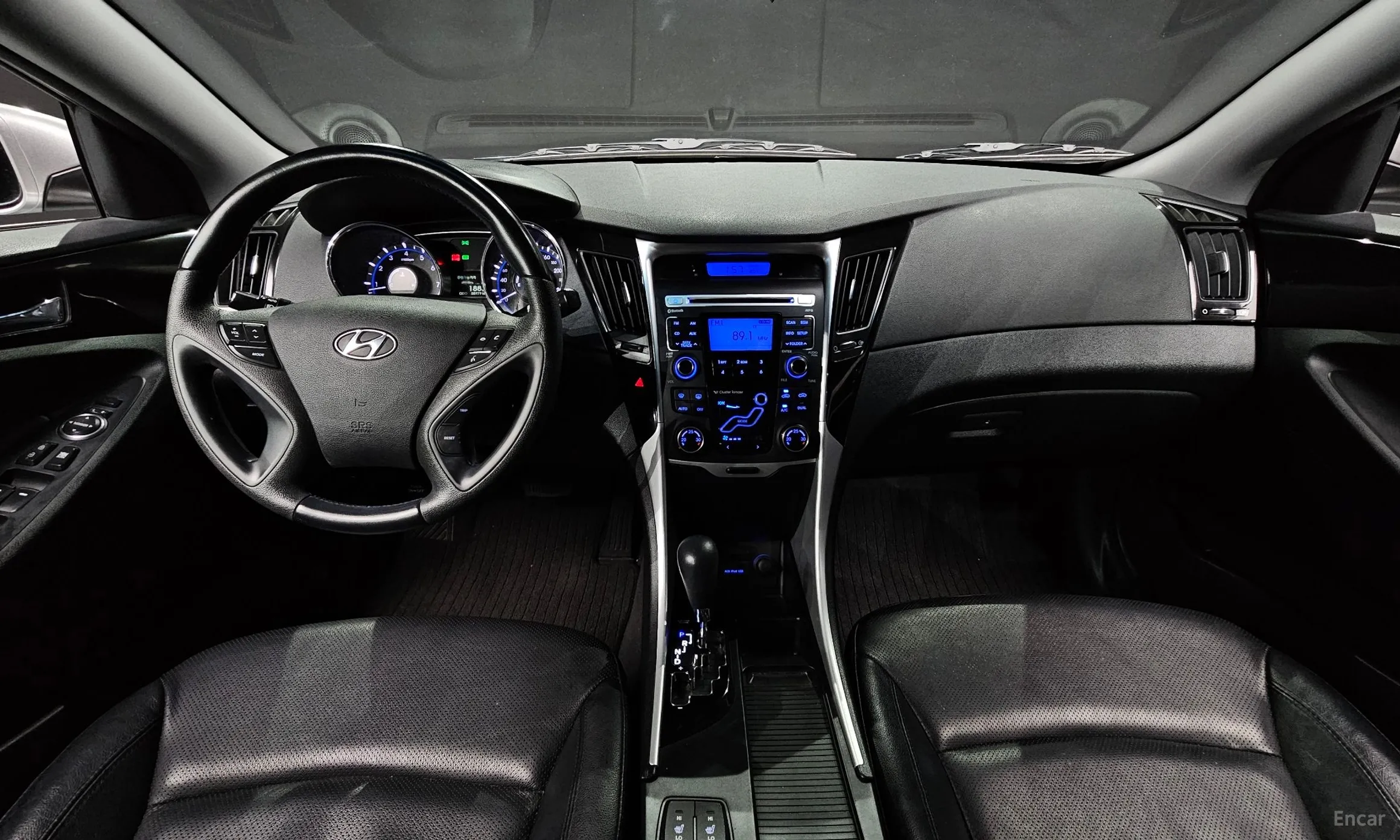 Hyundai YF Sonata превью 4
