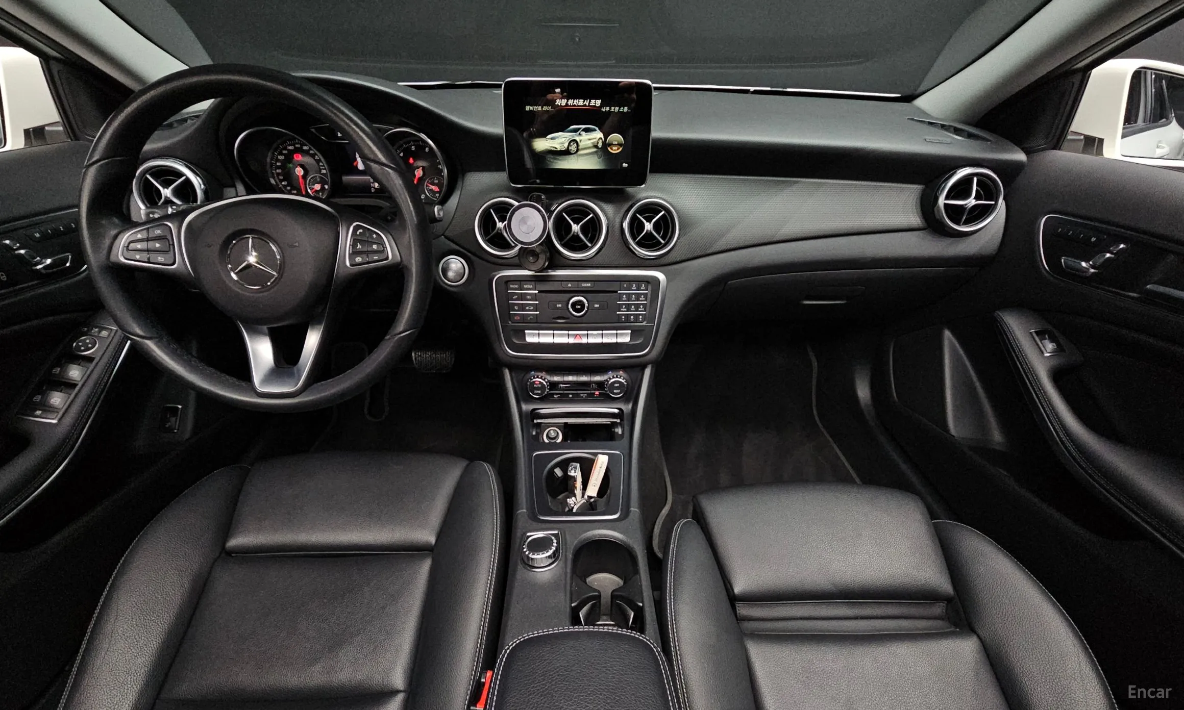 Mercedes Benz GLA-Class X156 превью 4