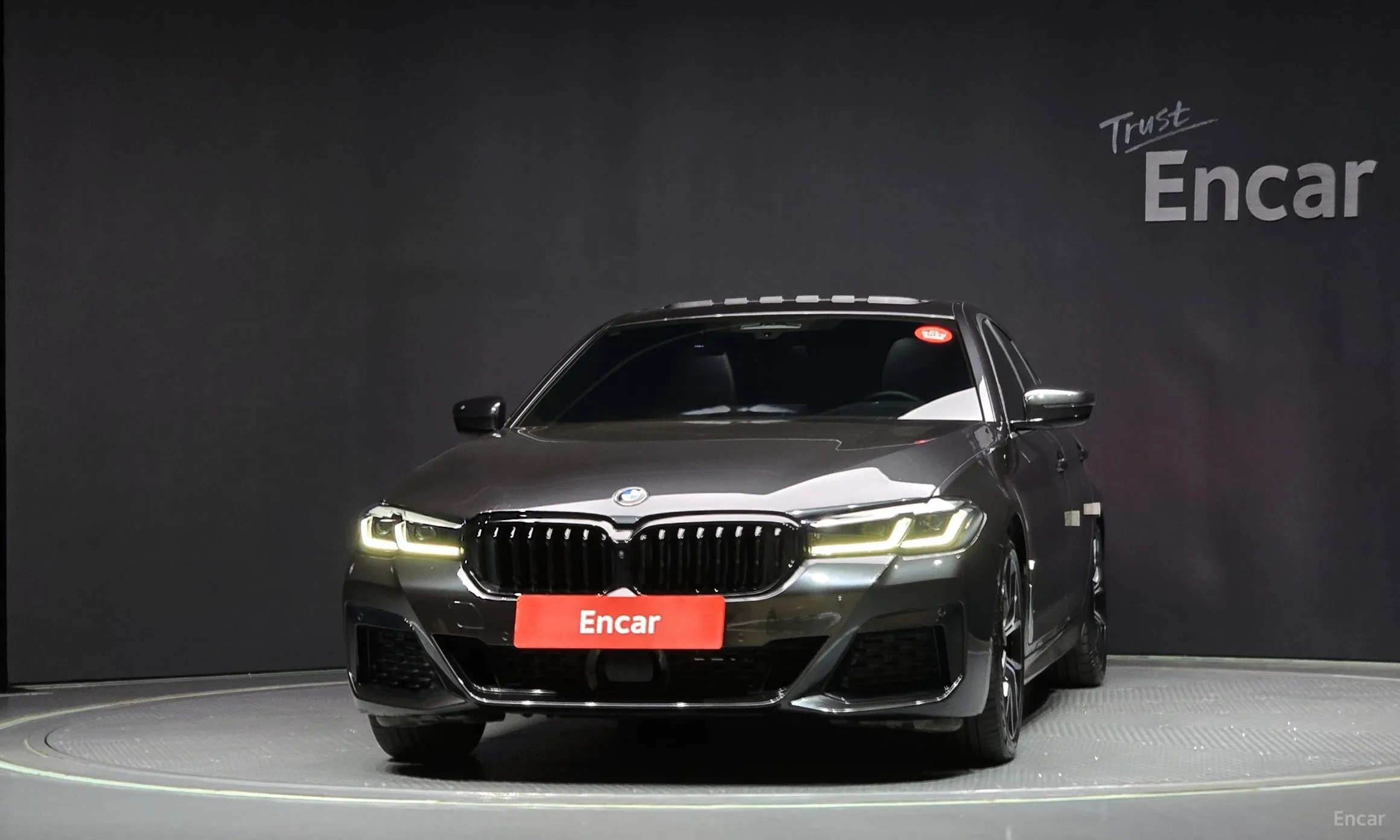 BMW 5 Series (G30) превью 2