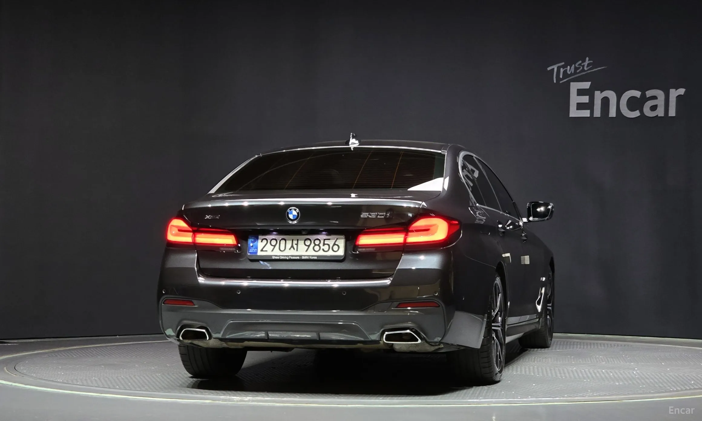 BMW 5 Series (G30) превью 3