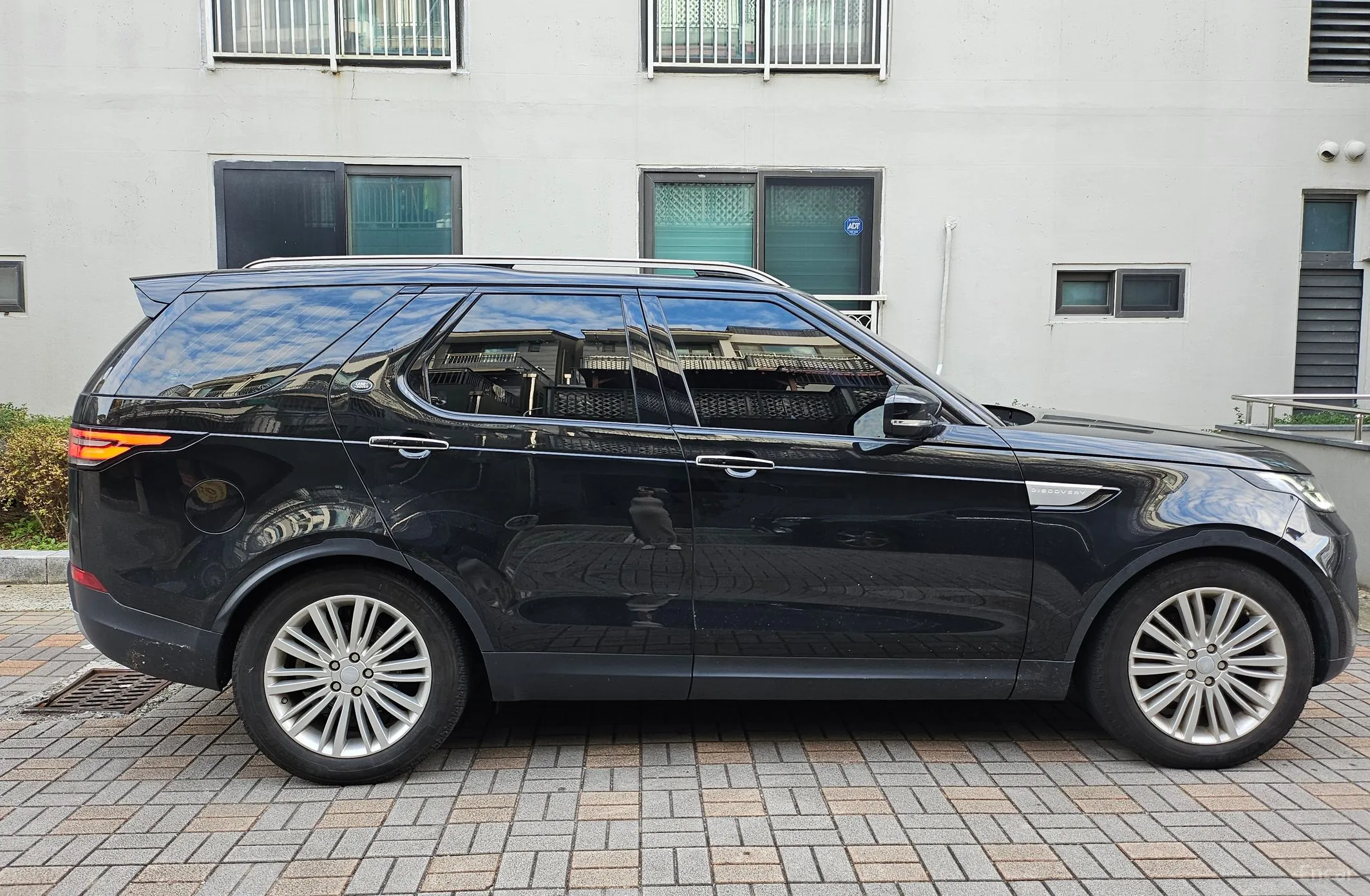 Land Rover Discovery 5 превью 3