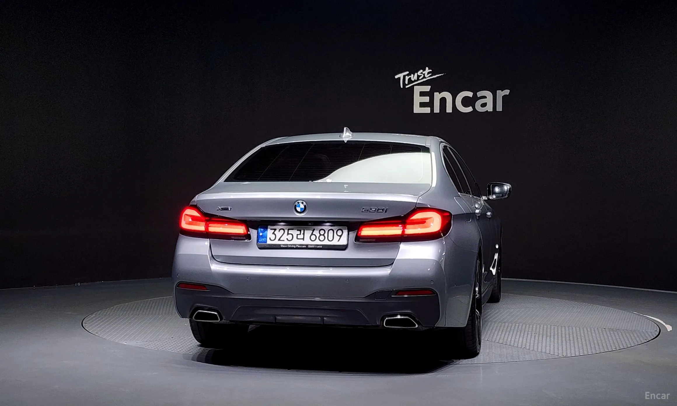 BMW 5 Series (G30) превью 3