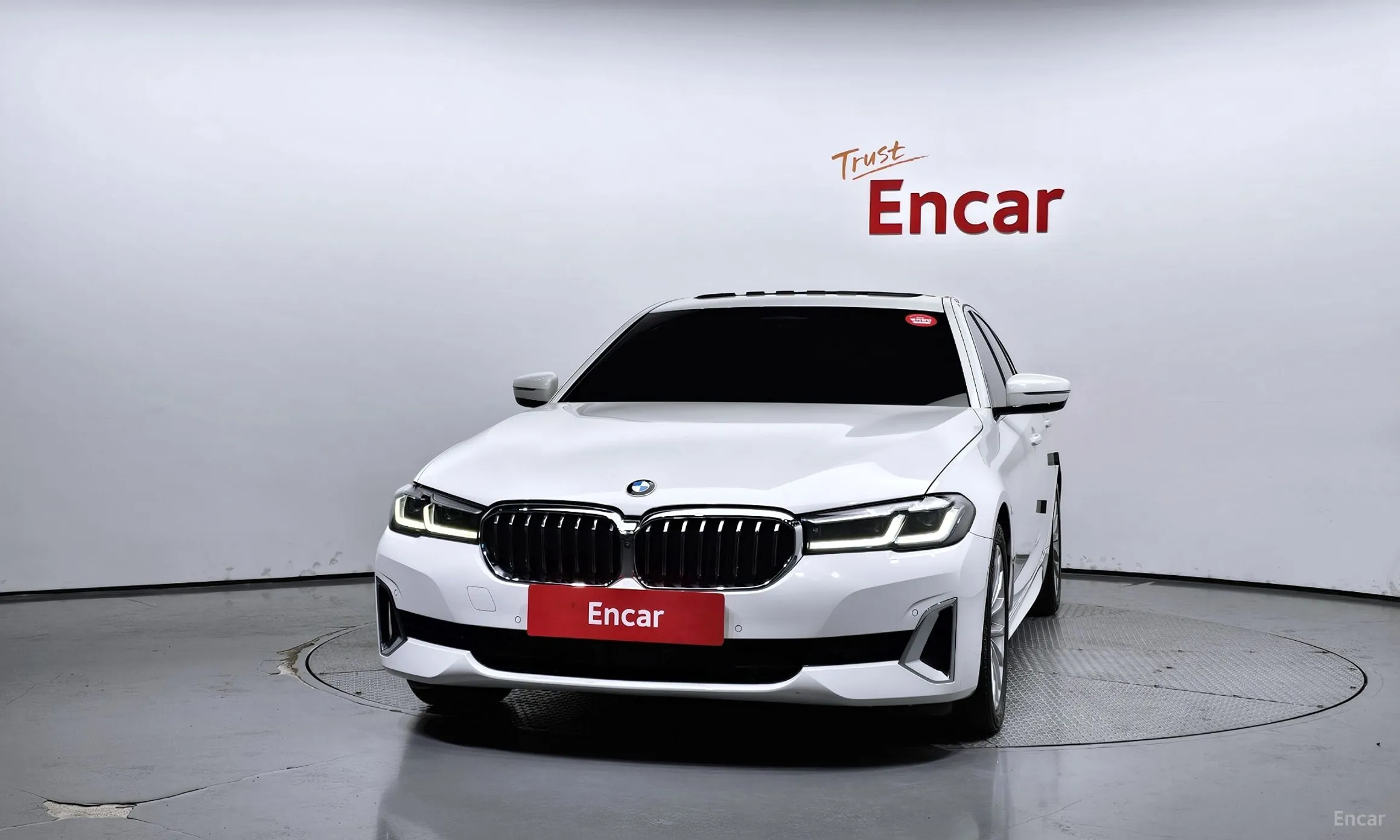 BMW 5 Series (G30) превью 2