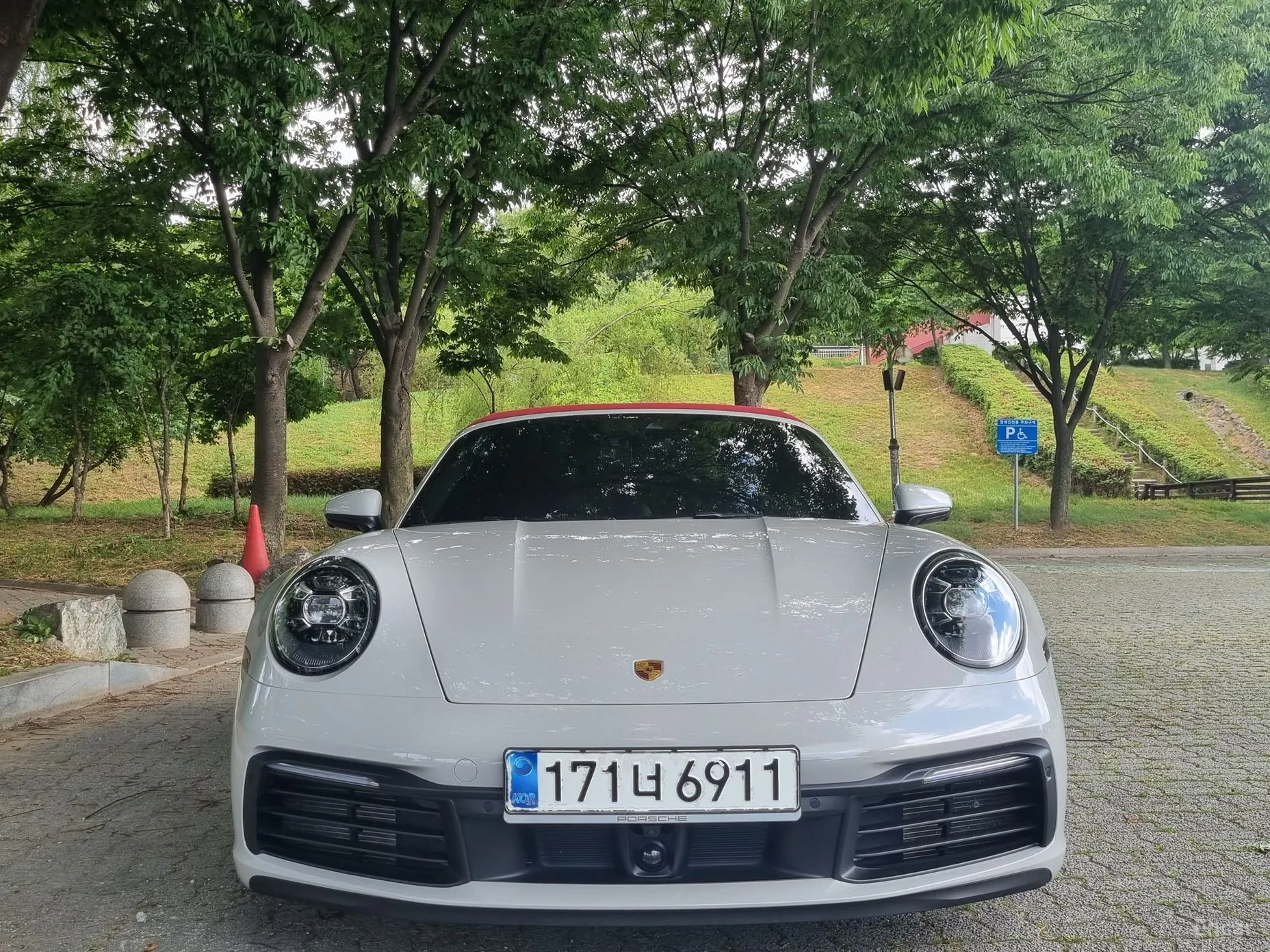 Porsche 911 (992)