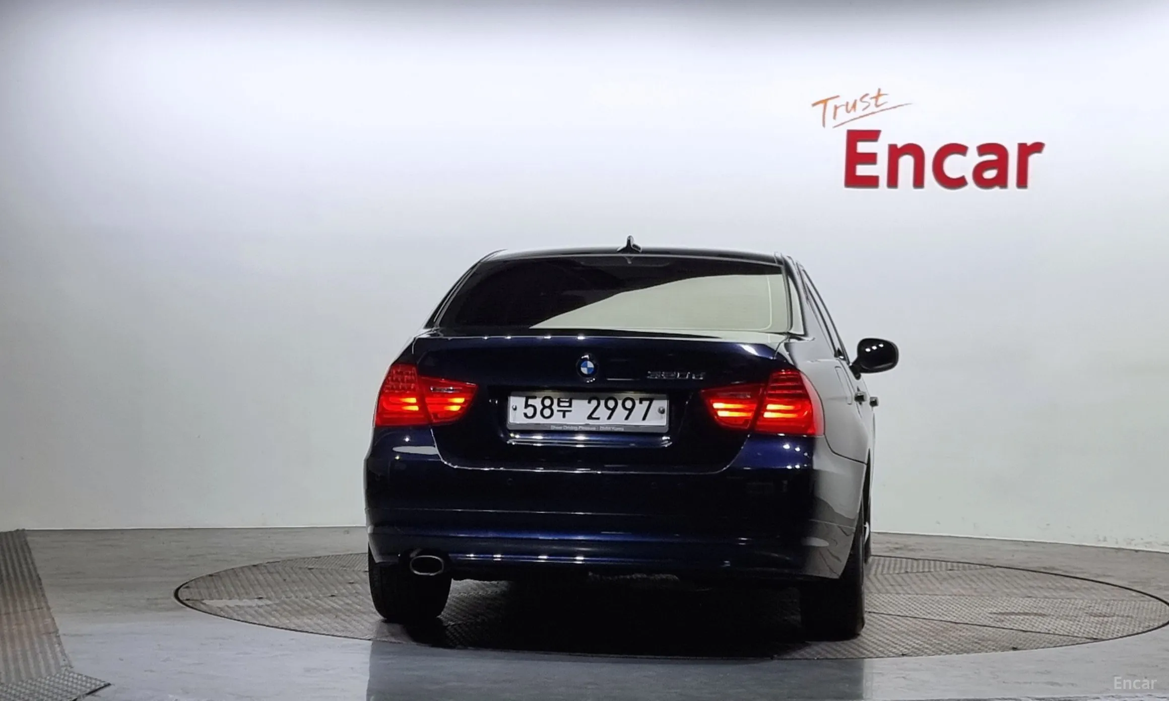 BMW 3 Series (E90) превью 3