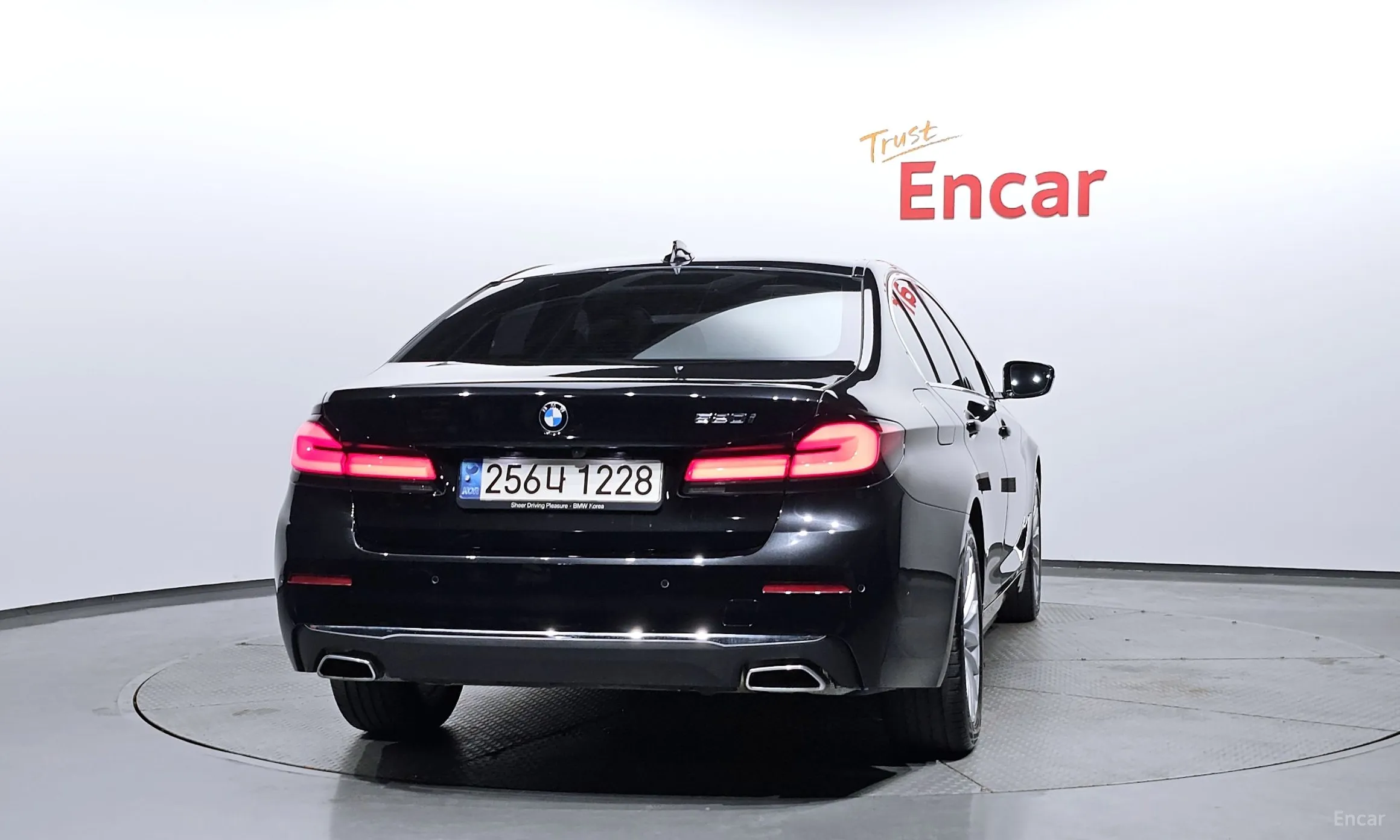 BMW 5 Series (G30) превью 3