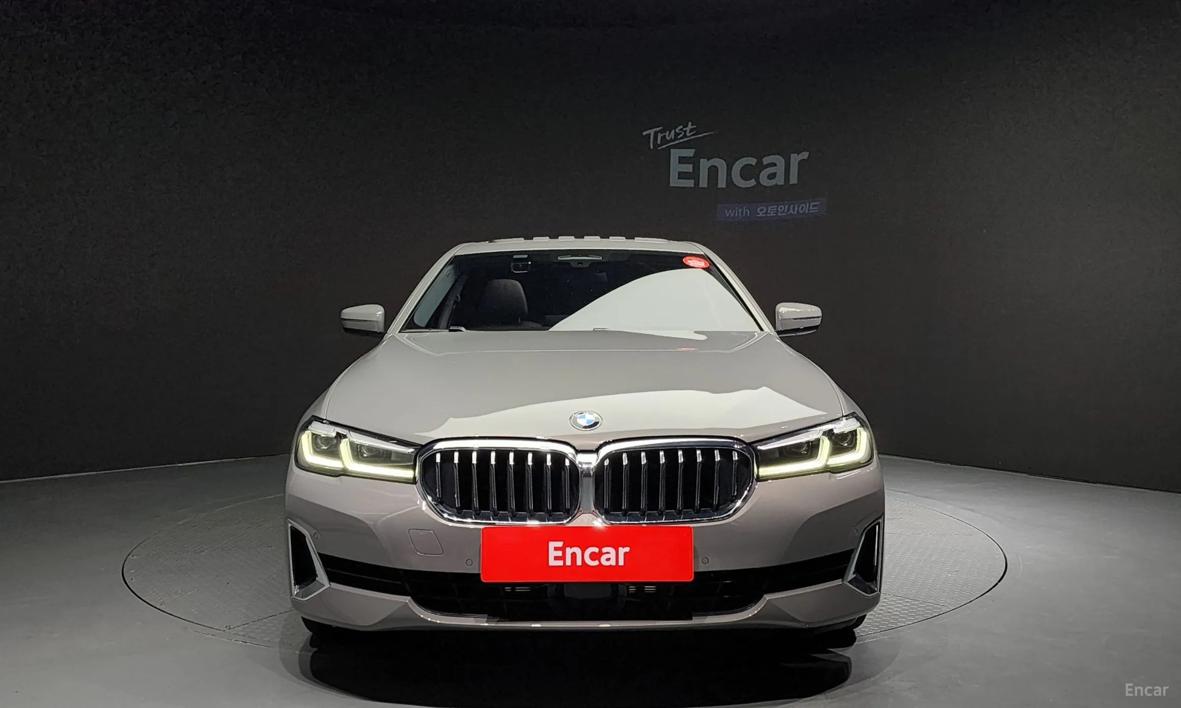 BMW 5 Series (G30) превью 2