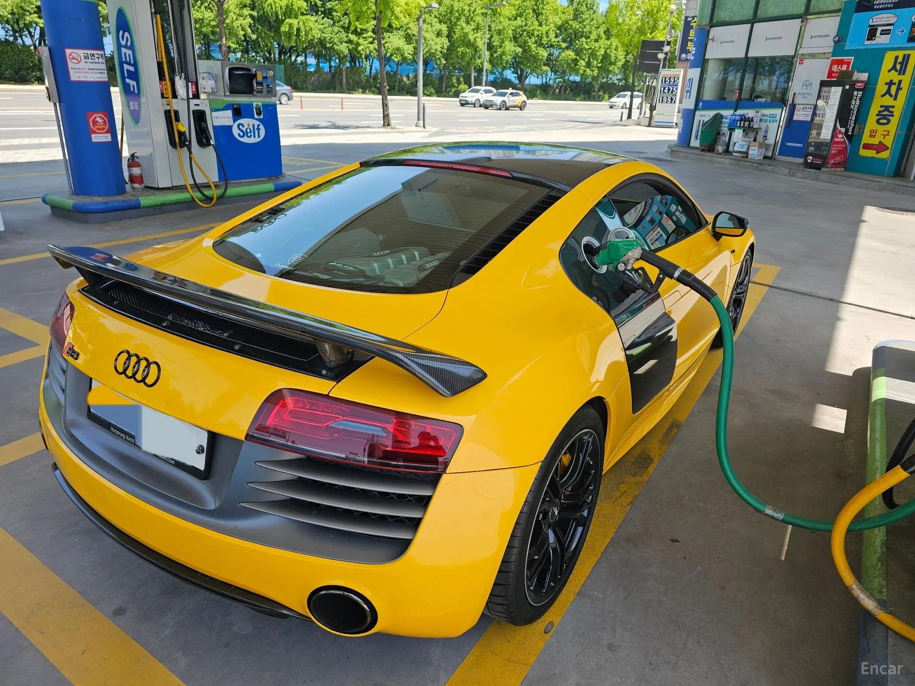 Audi R8