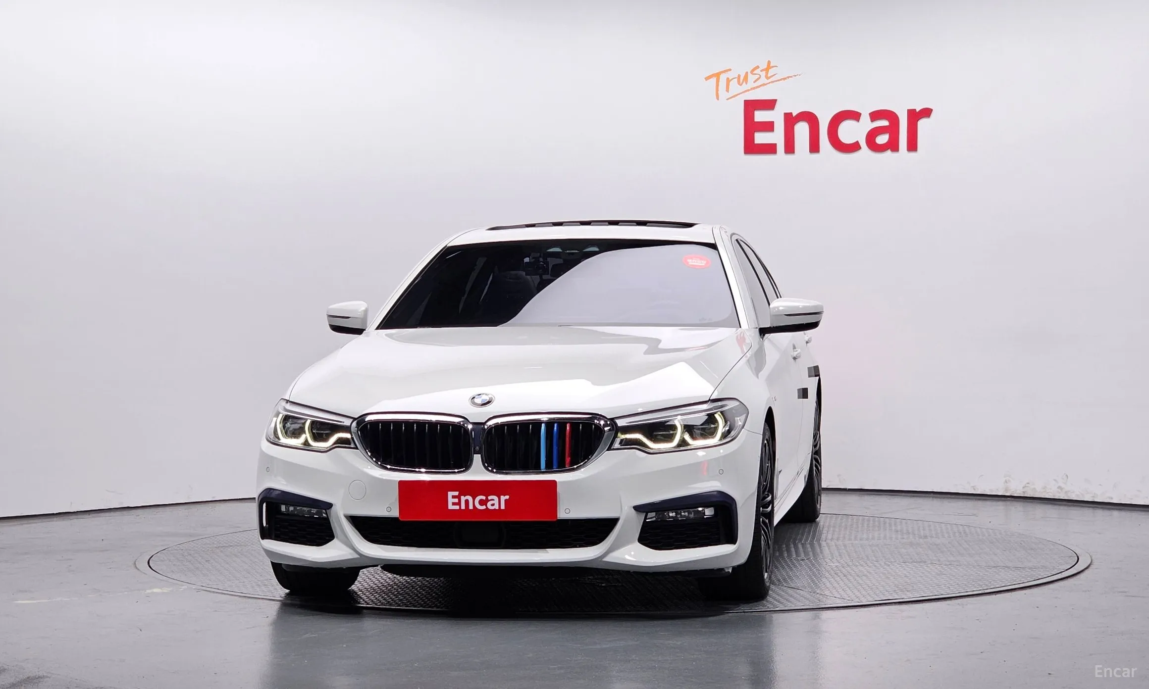 BMW 5 Series (G30) превью 2