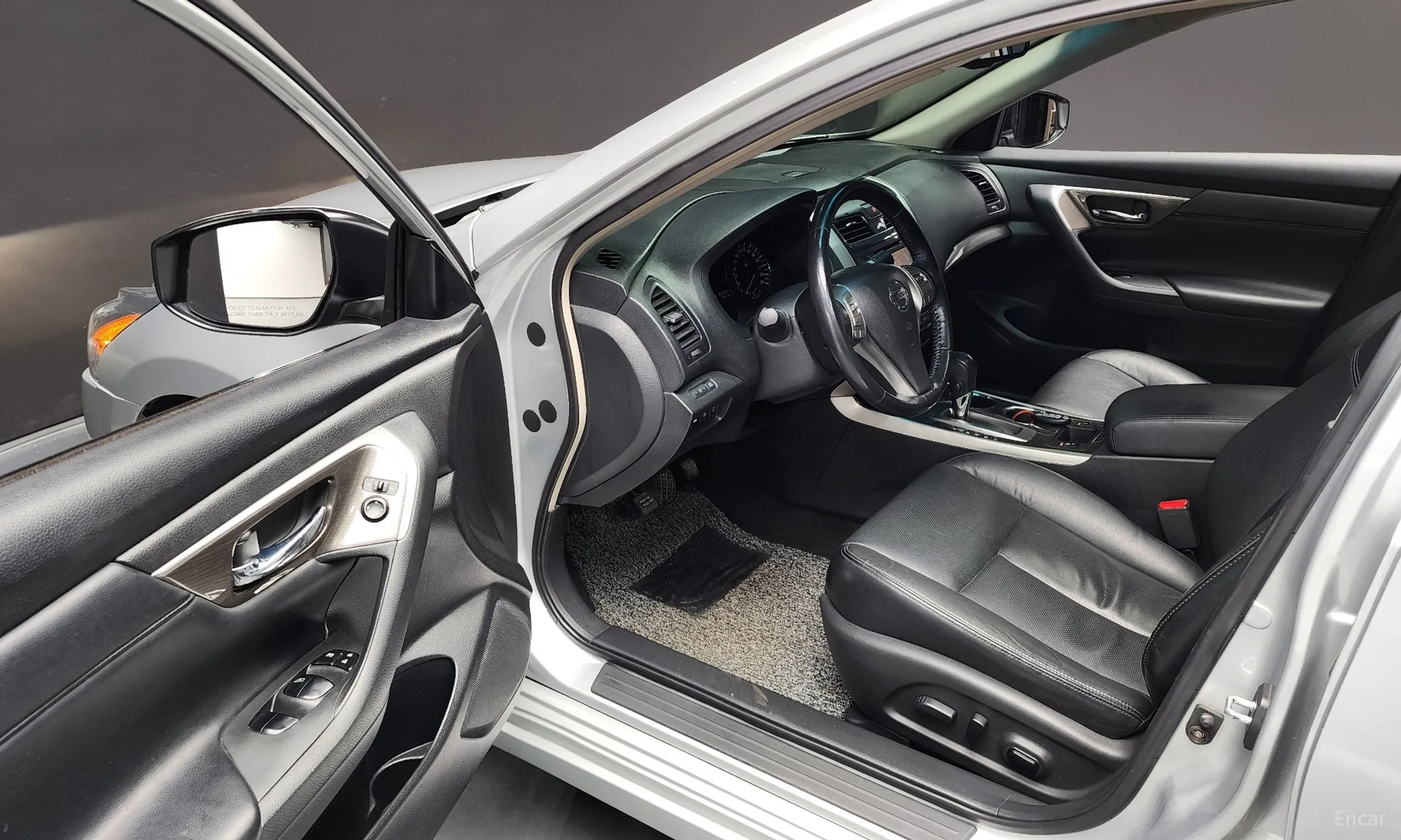 Nissan Altima превью 10