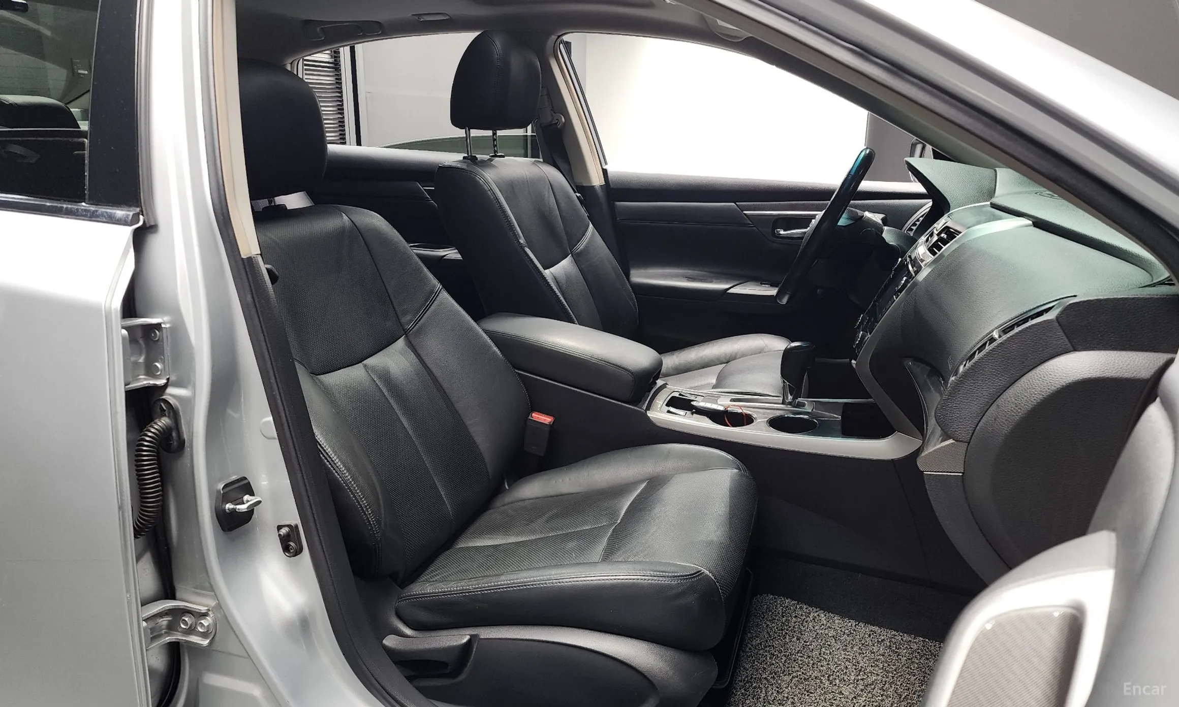 Nissan Altima превью 11