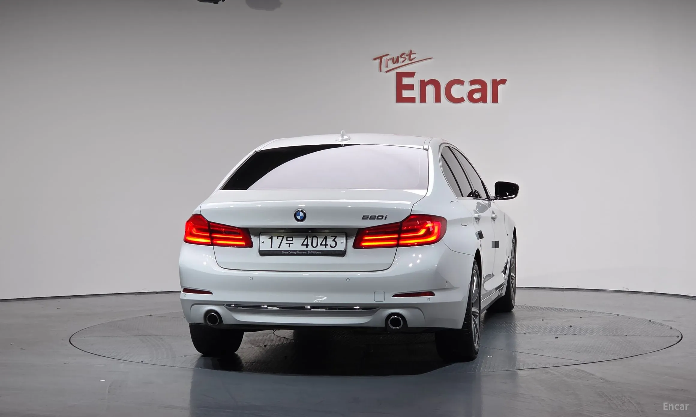 BMW 5 Series (G30) превью 3