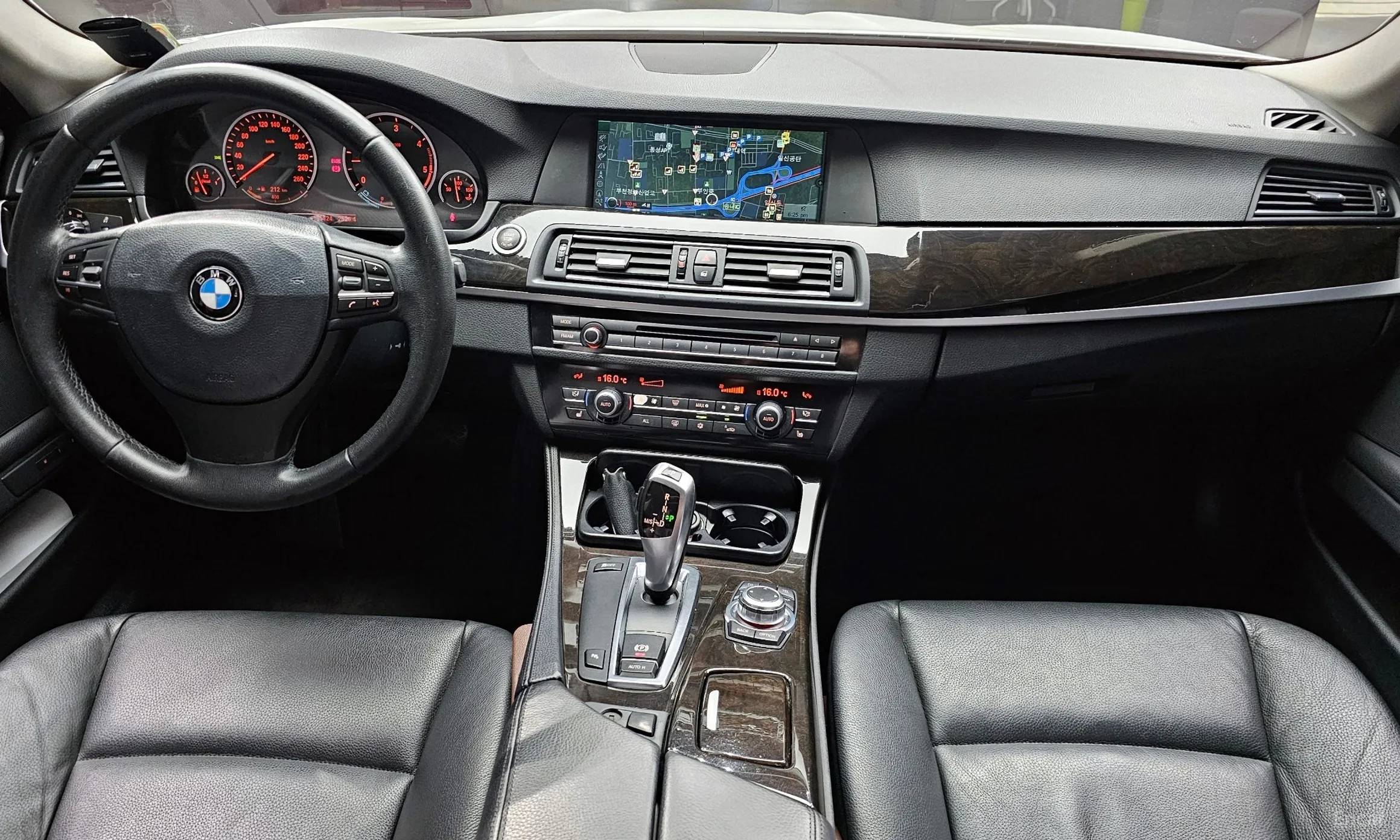 BMW 5 Series (F10) превью 4