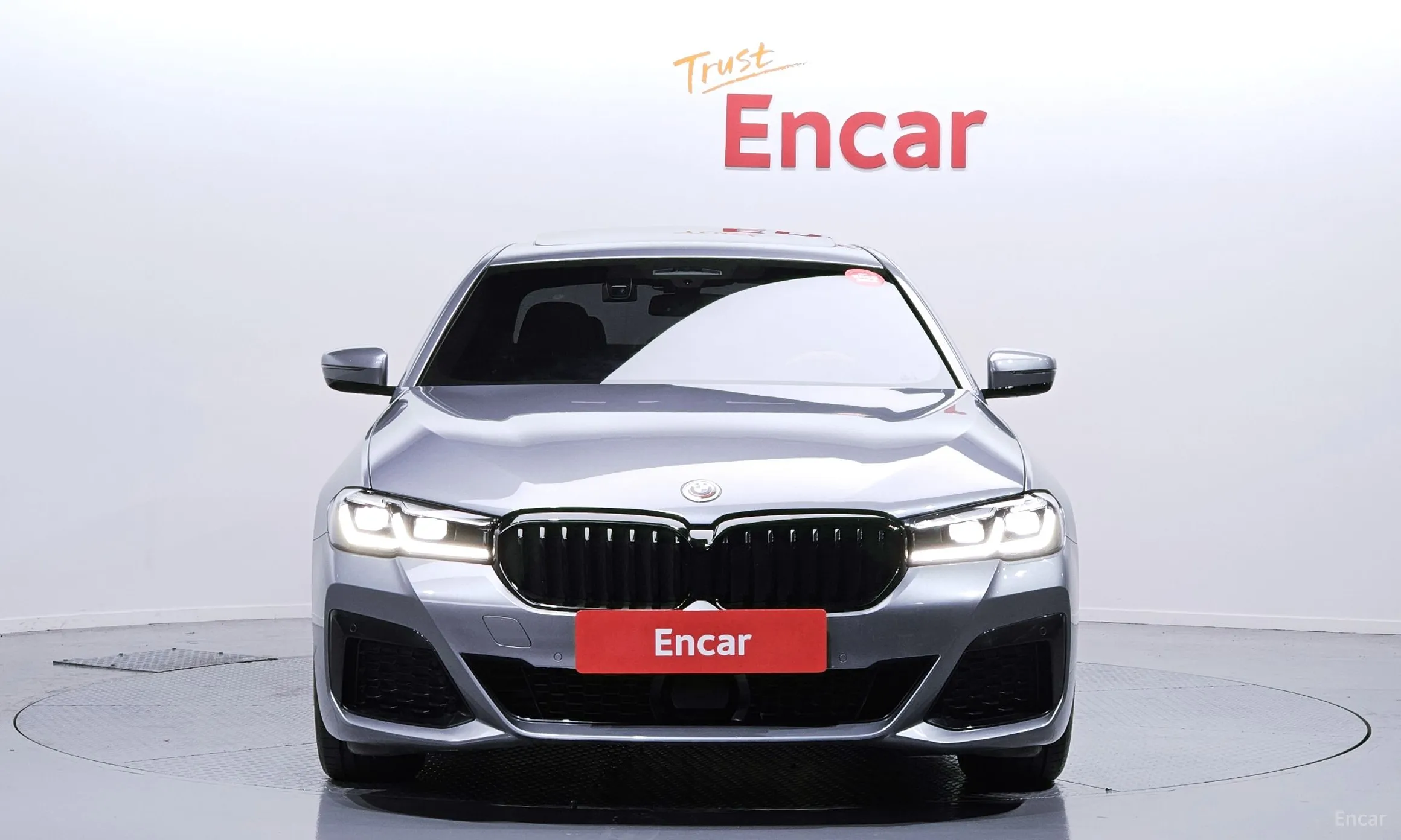 BMW 5 Series (G30) превью 2