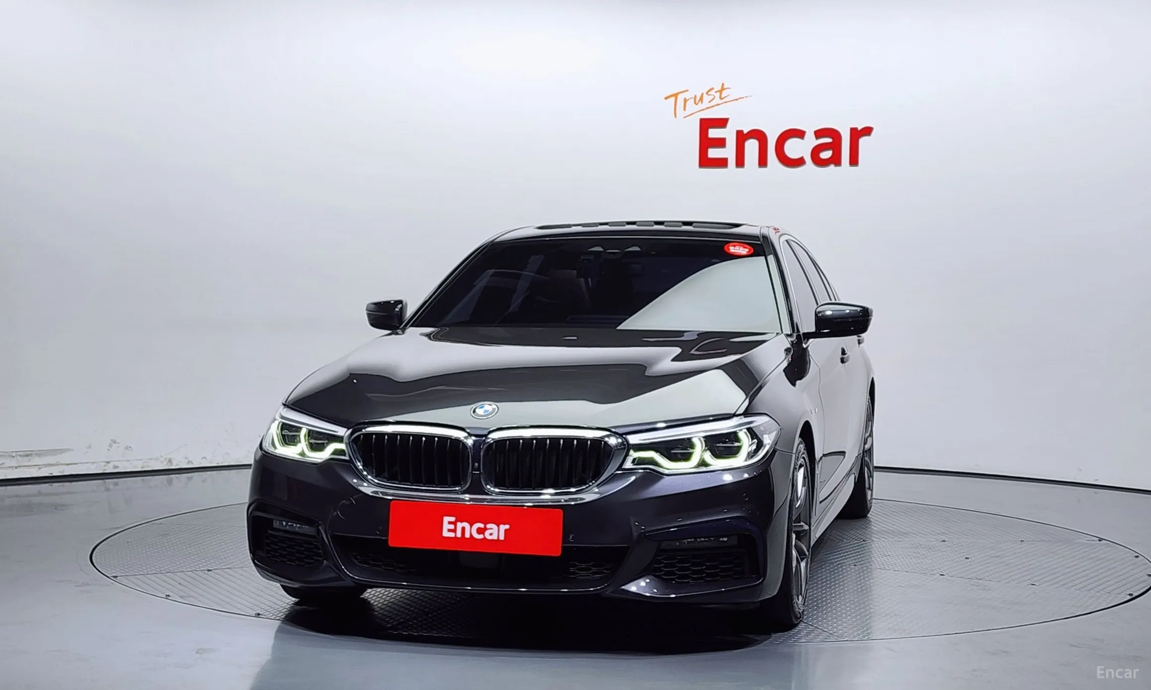 BMW 5 Series (G30) превью 2