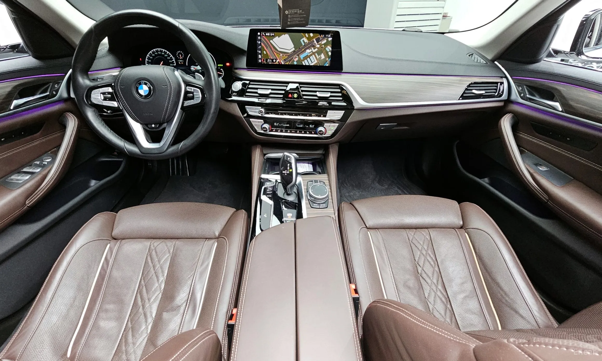 BMW 5 Series (G30) превью 4