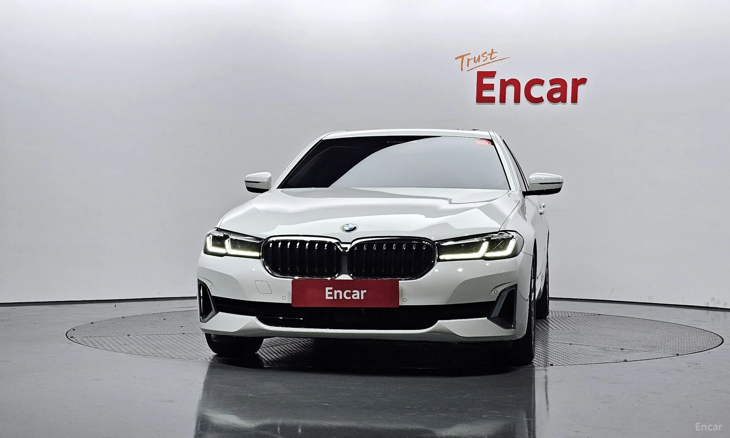 BMW 5 Series (G30) превью 2