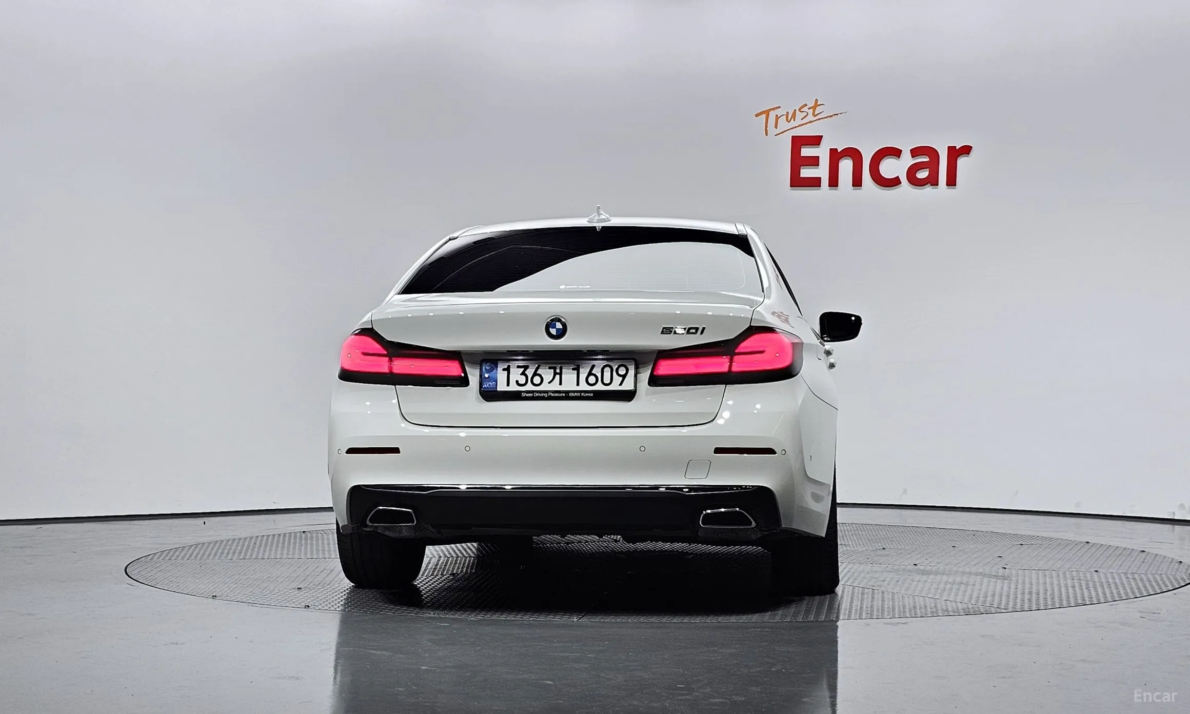 BMW 5 Series (G30) превью 3