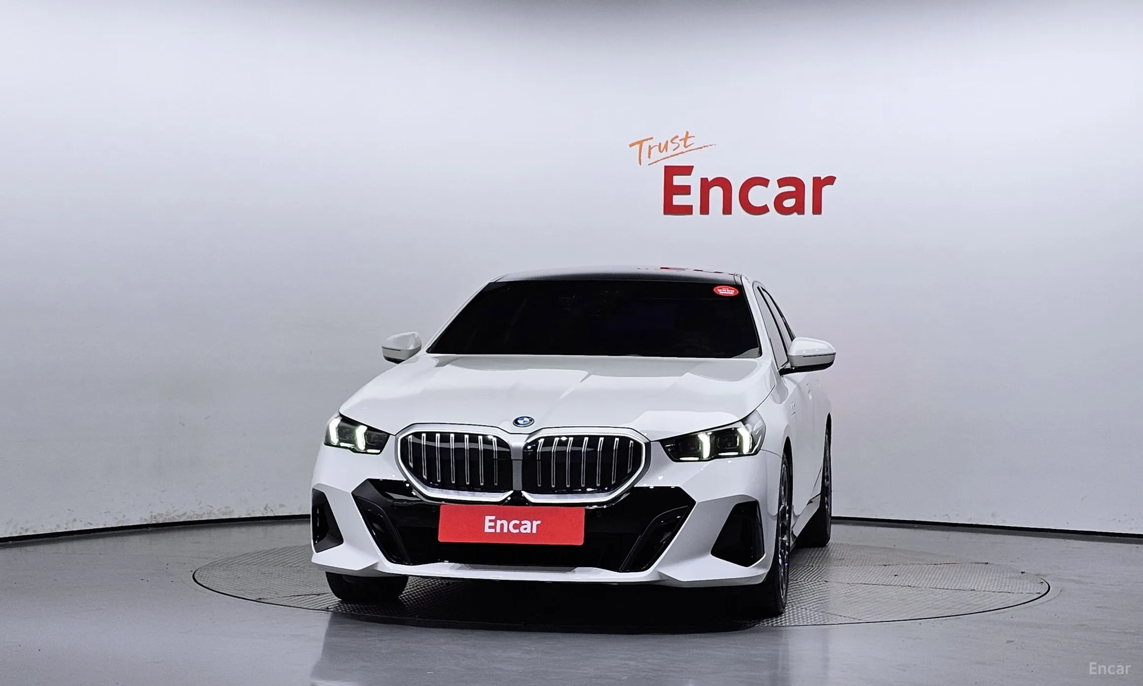 BMW 5 Series (G60) превью 2