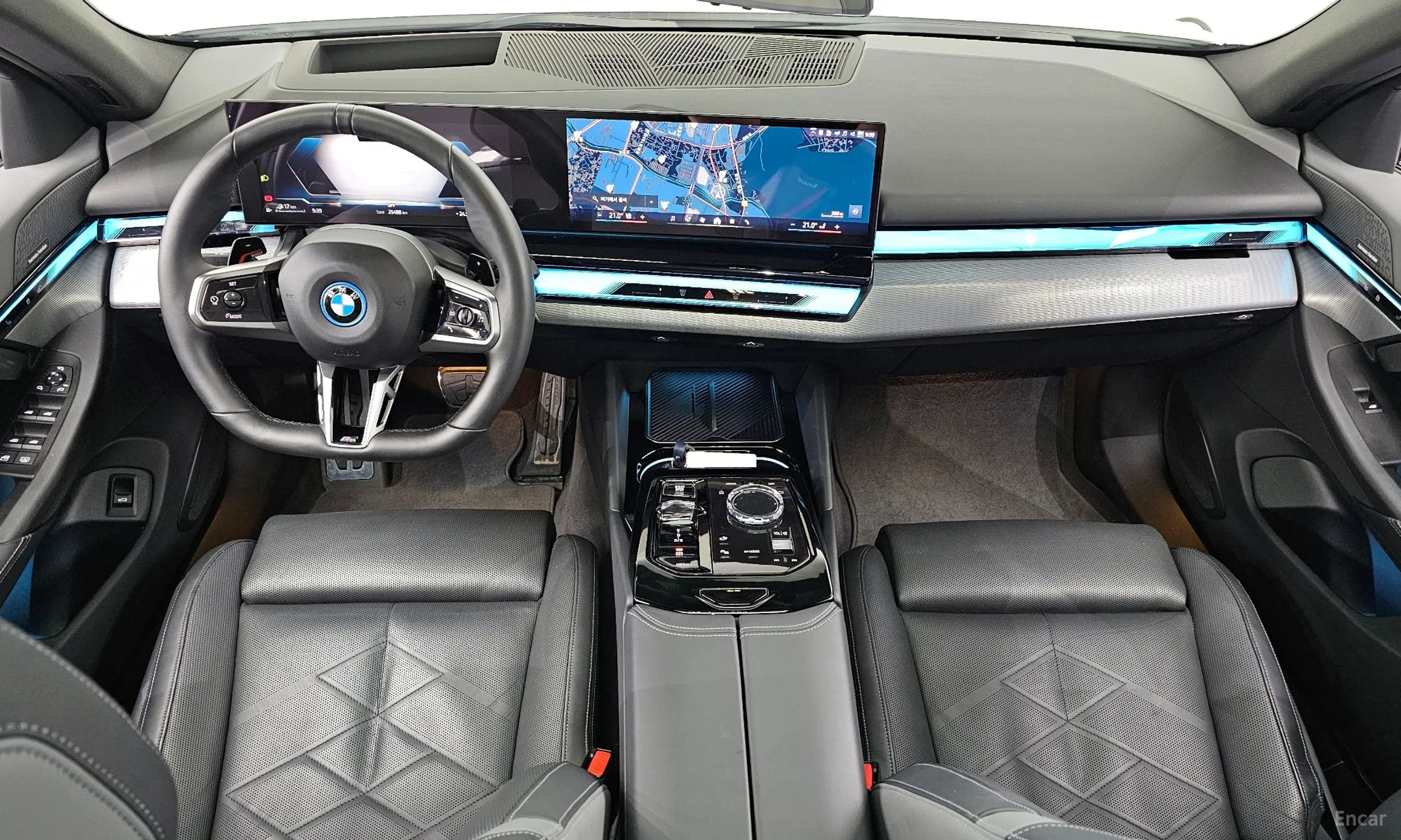 BMW 5 Series (G60) превью 4
