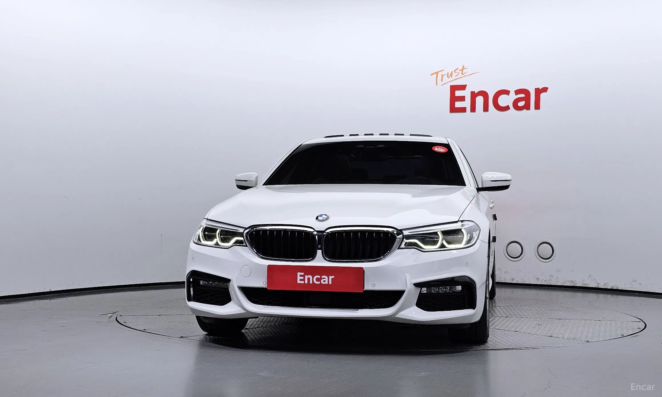 BMW 5 Series (G30) превью 2