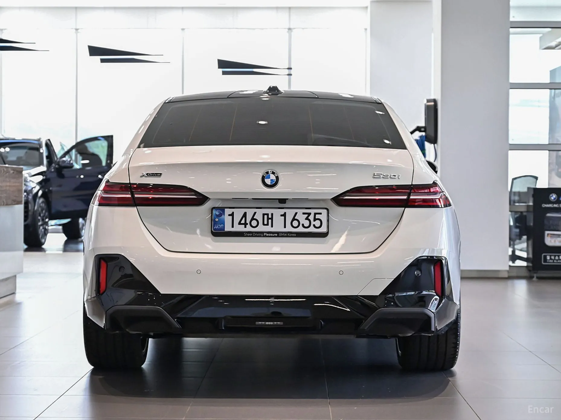 BMW 5 Series (G60) превью 2