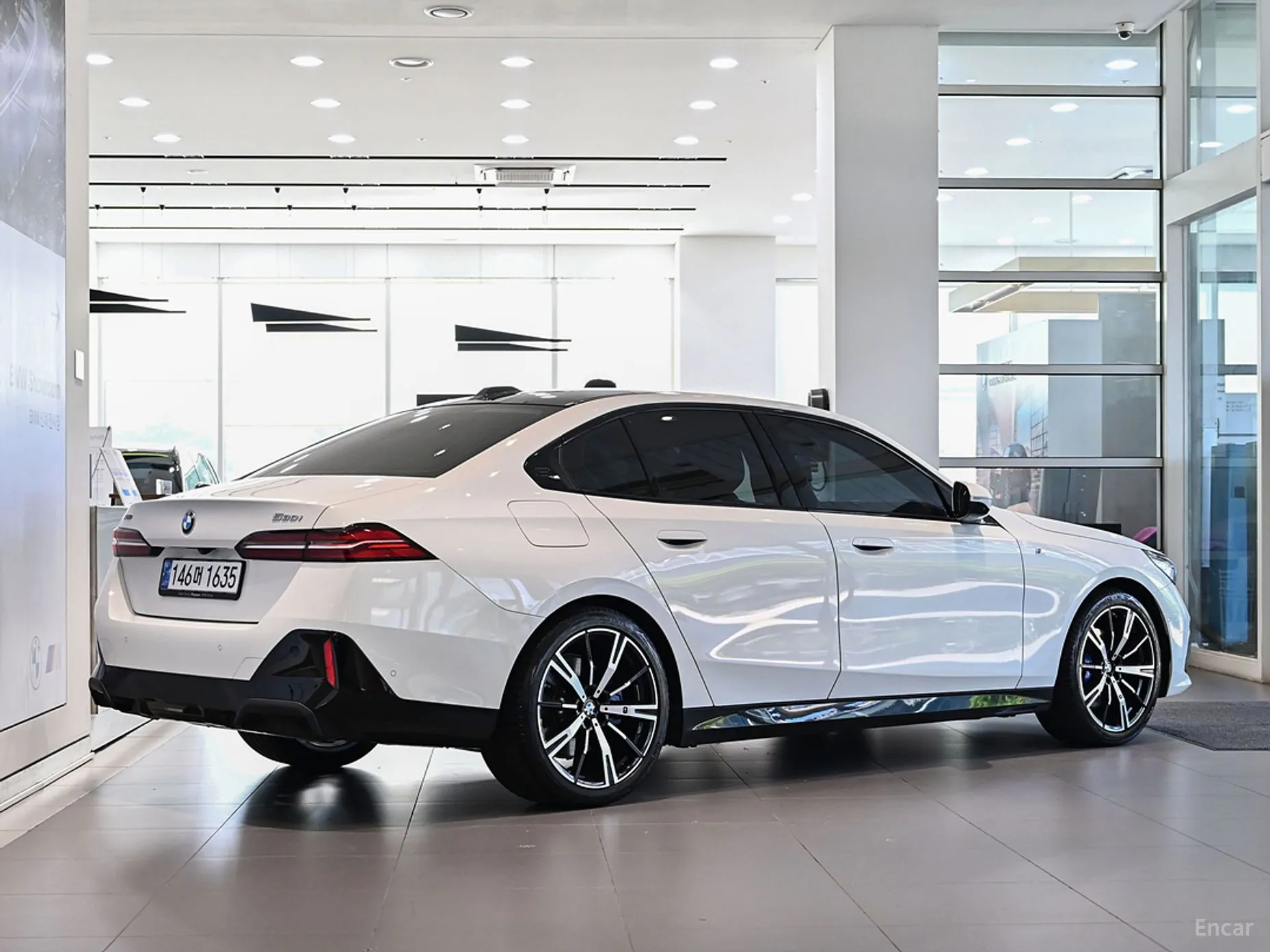 BMW 5 Series (G60) превью 3
