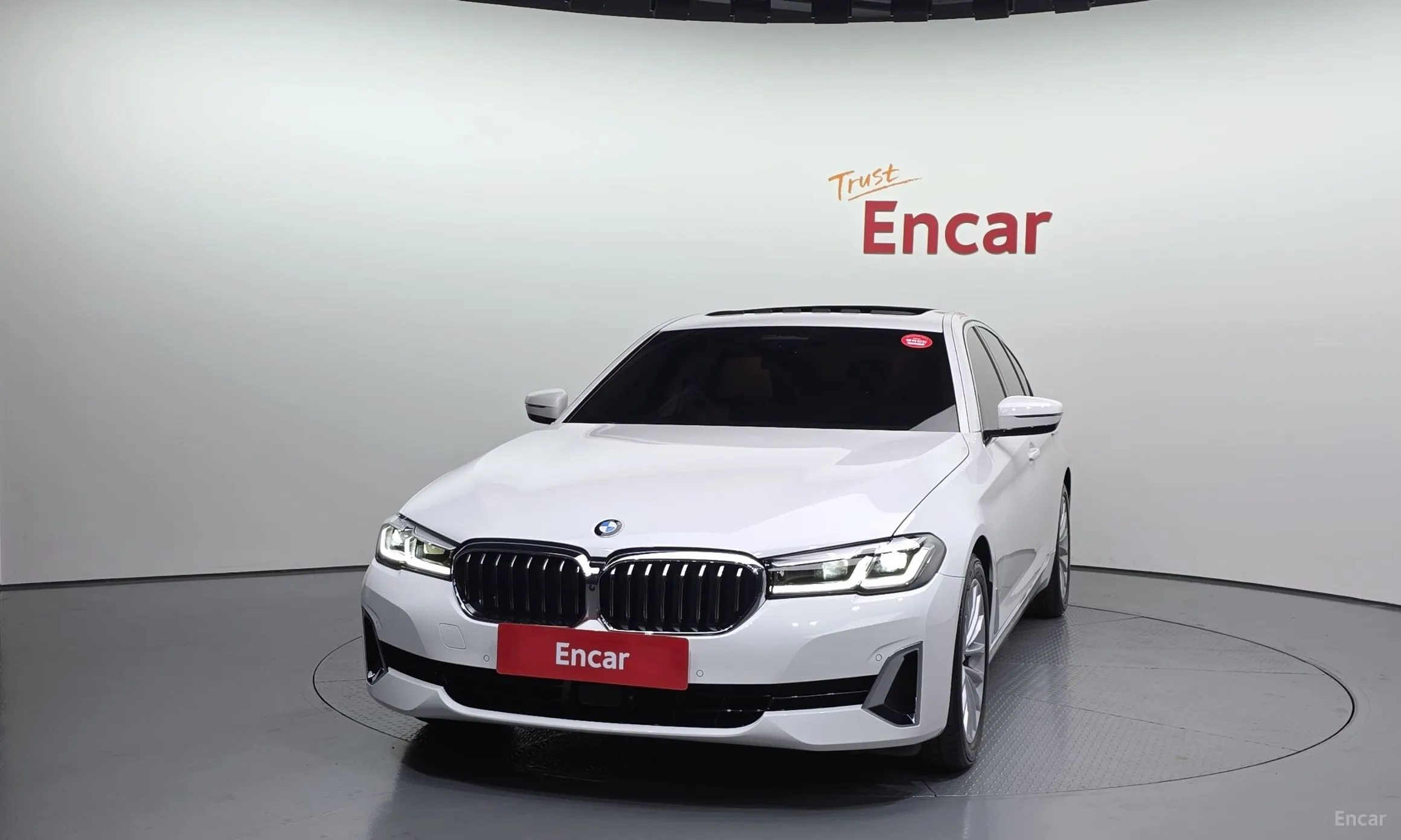 BMW 5 Series (G30) превью 2