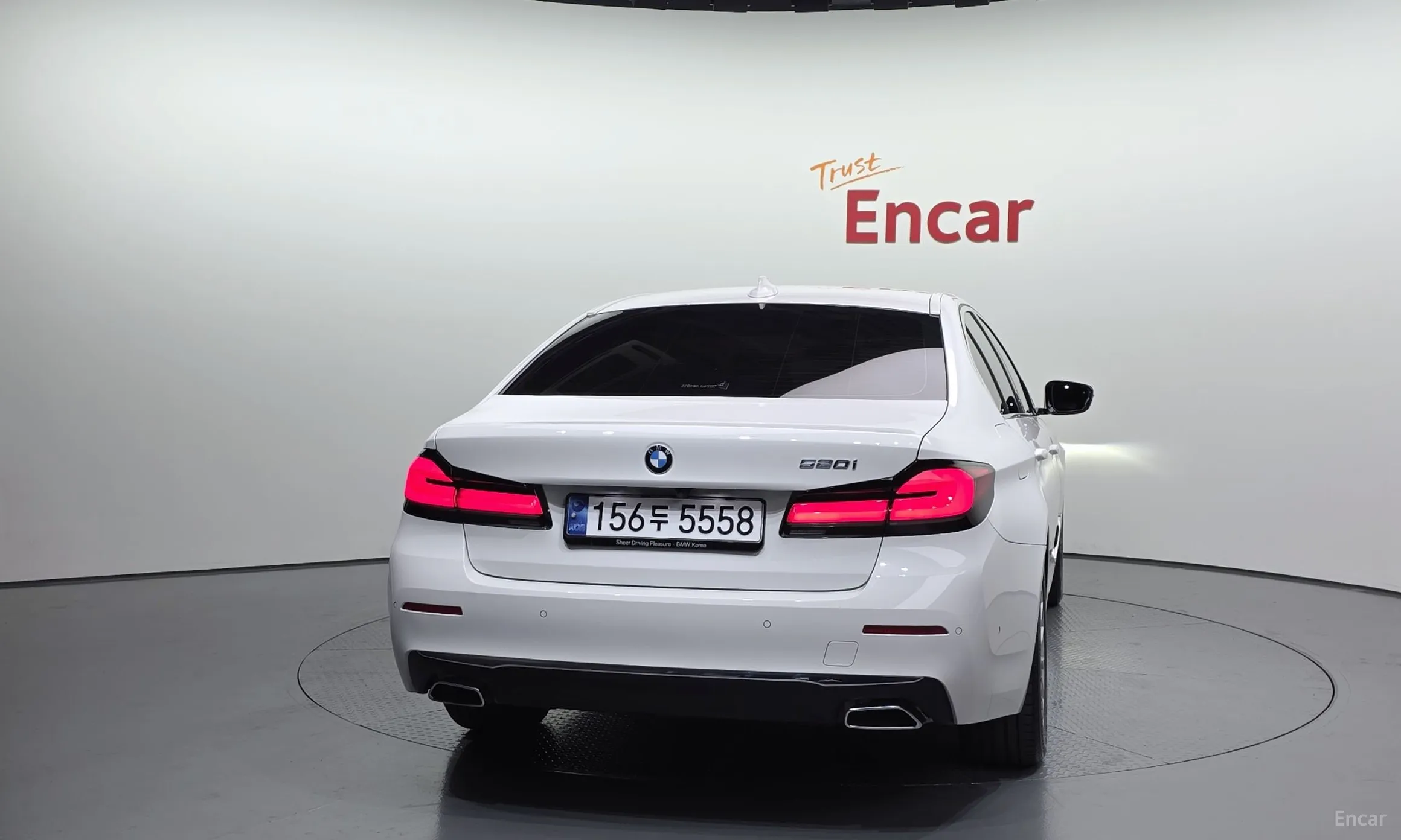 BMW 5 Series (G30) превью 3