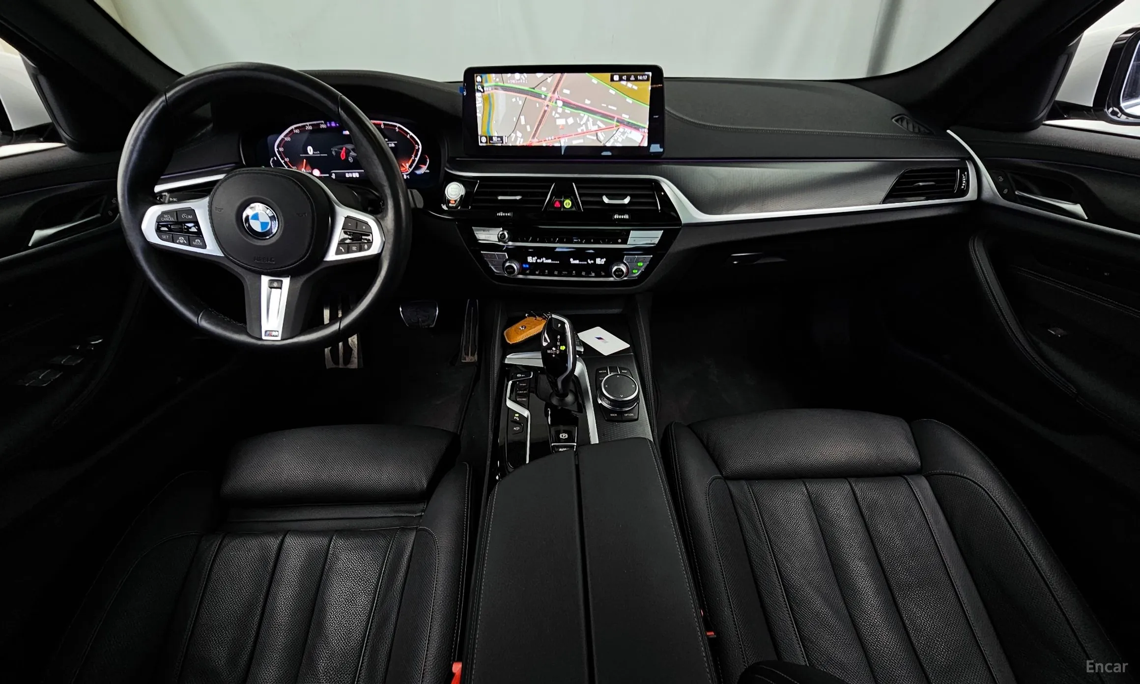 BMW 5 Series (G30) превью 4