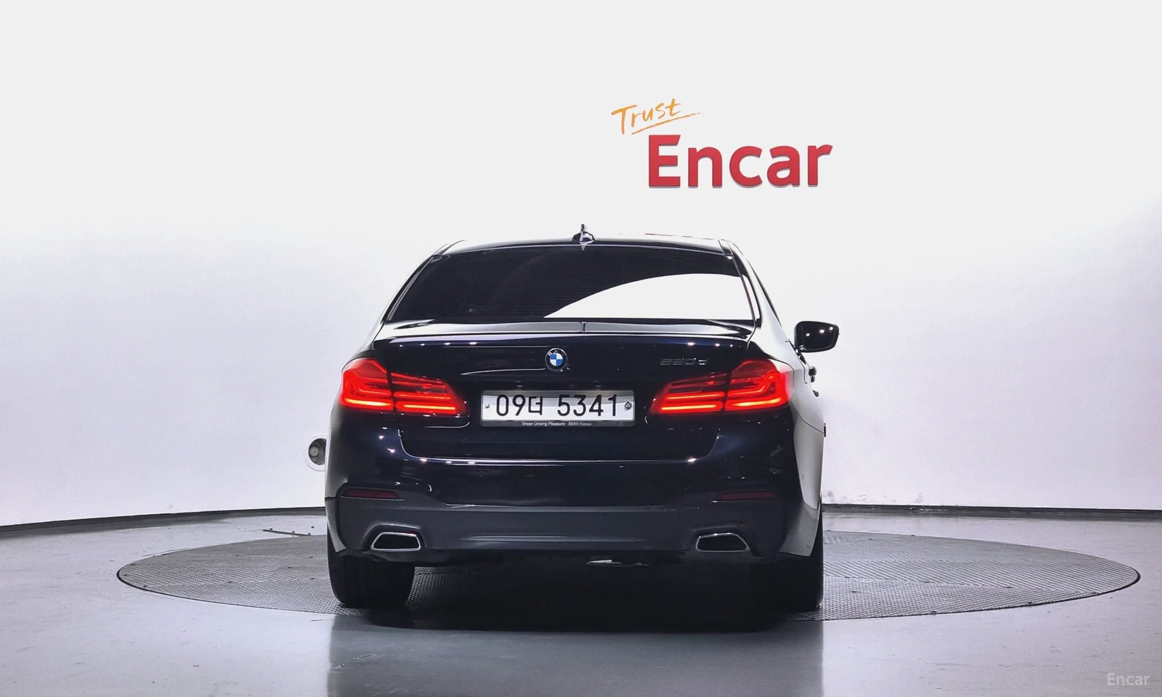 BMW 5 Series (G30) превью 3