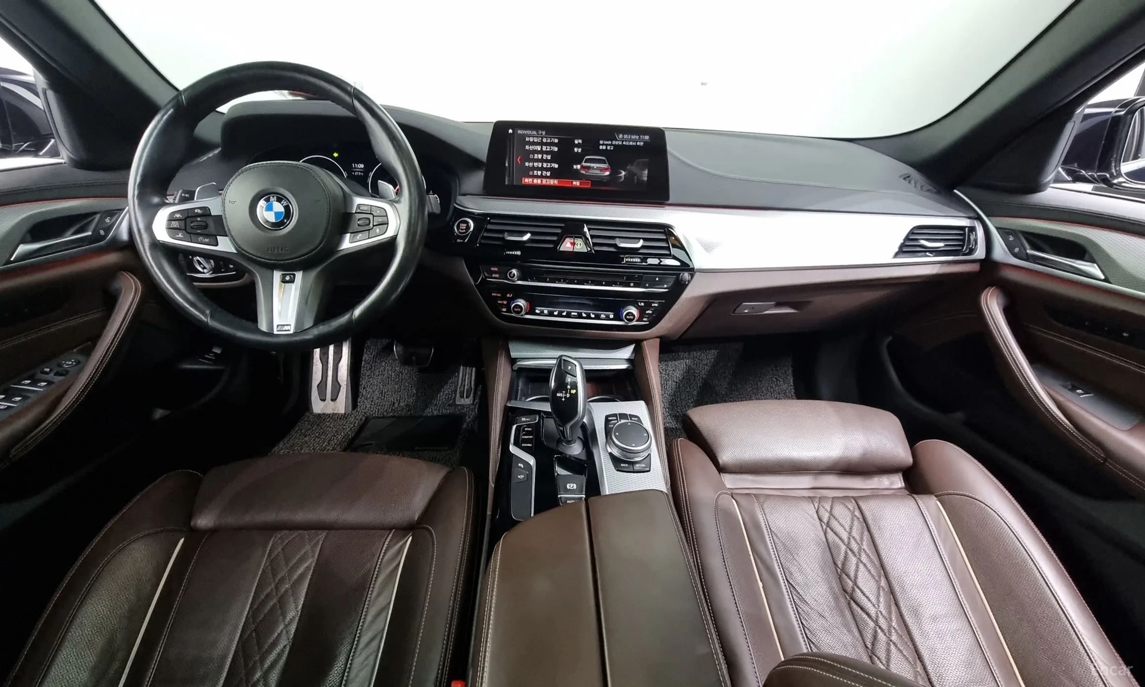 BMW 5 Series (G30) превью 4